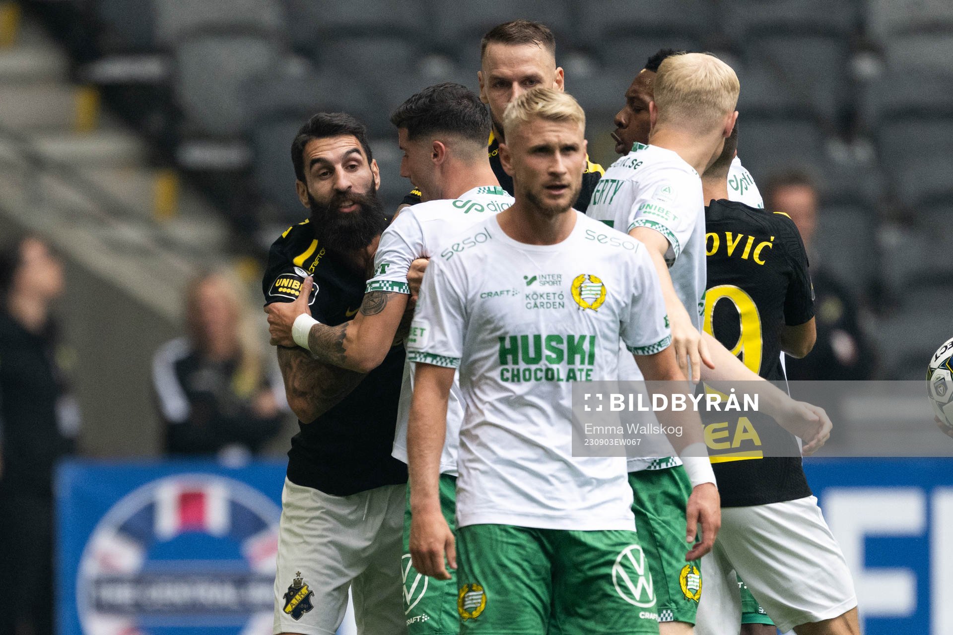 AIKs Jimmy Durmaz  och Hammarbys Simon Strand