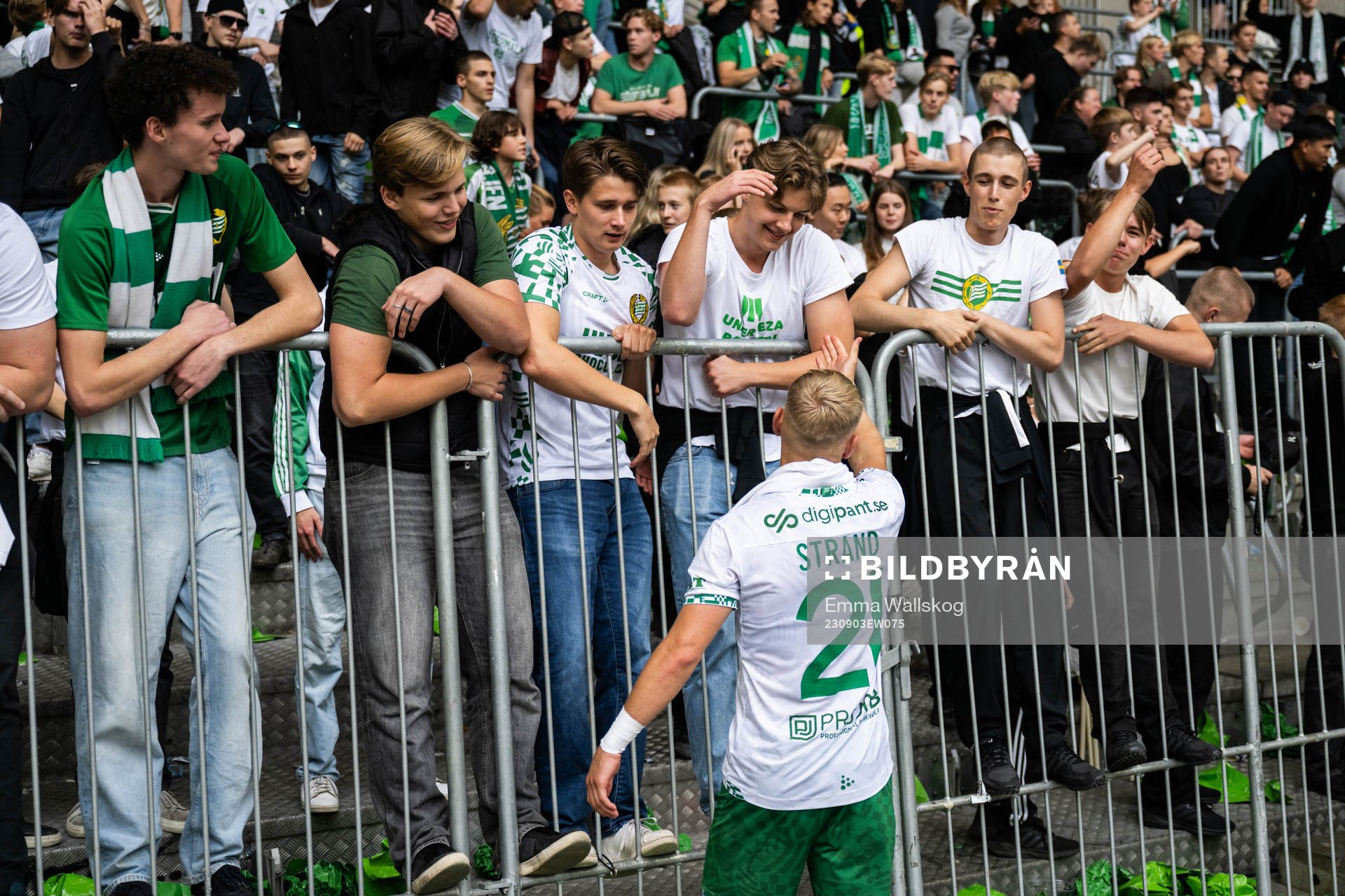 Hammarbys Simon Strand jublar
