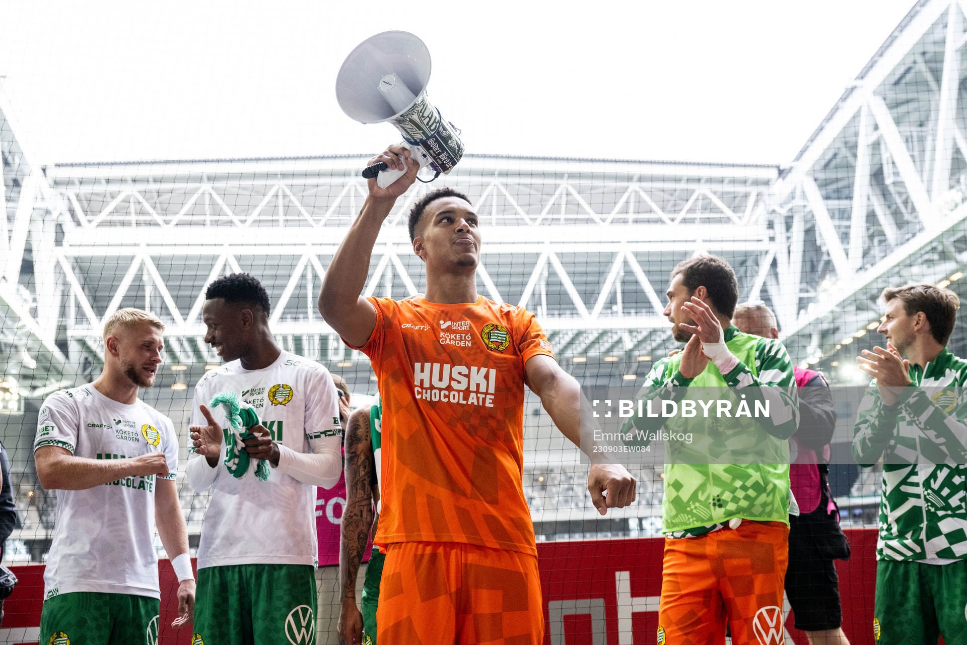 Hammarbys målvakt Oliver Dovin jublar