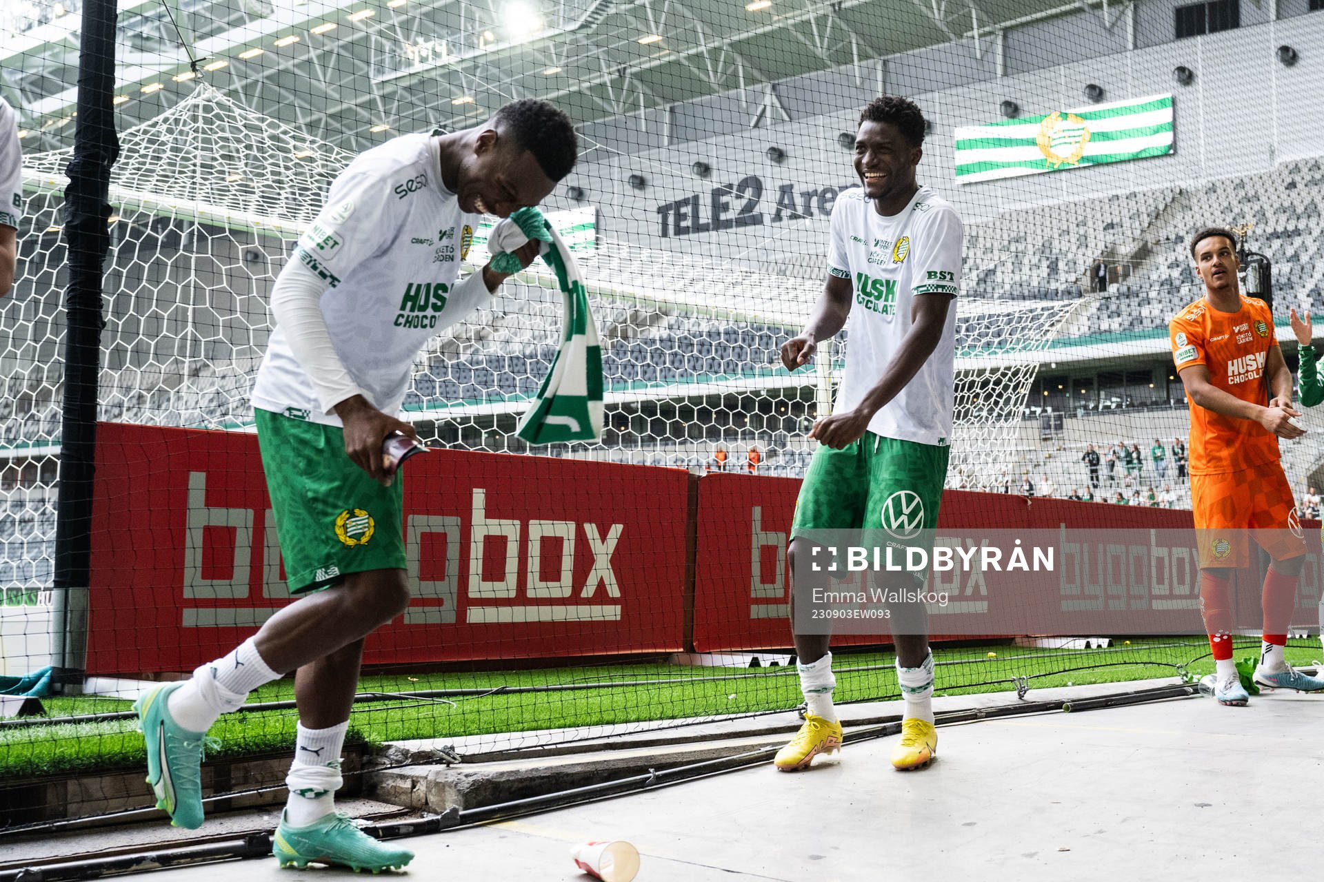 Hammarbys Shaquille Pinas och Nathaniel Adjei jublar