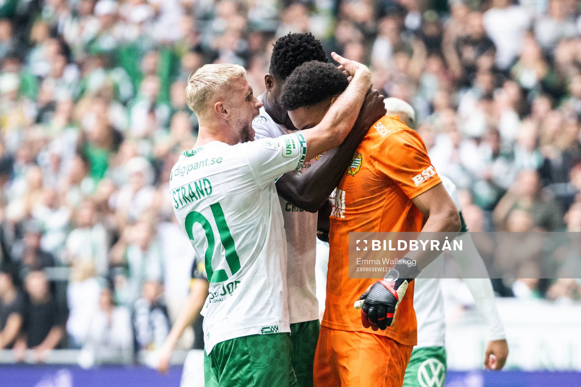 Hammarbys Simon Strand, Nathaniel Adjei och målvakt Oliver