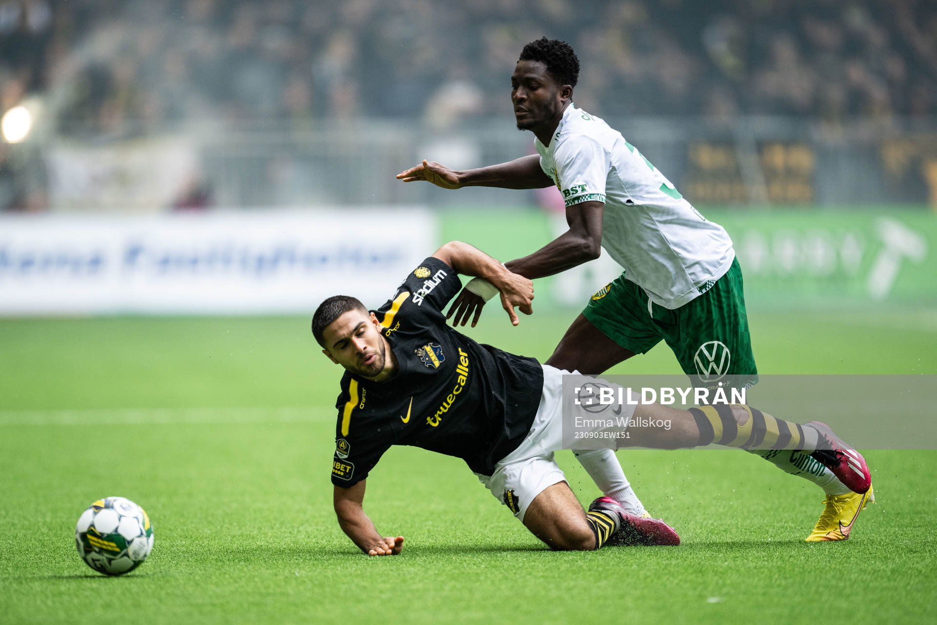 AIKs Omar Faraj och Hammarbys Nathaniel Adjei