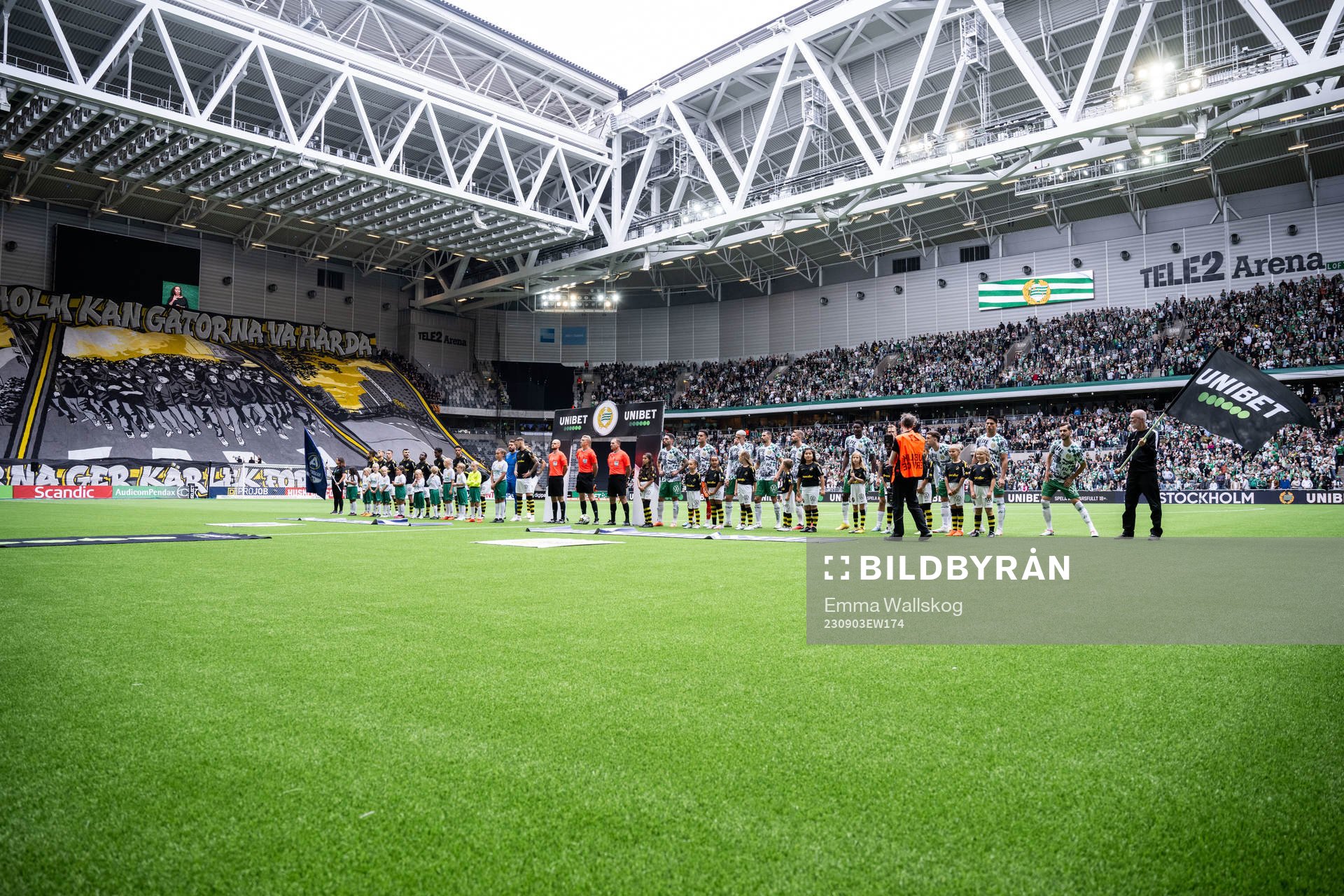 AIKs och Hammarbys spelare inför fotbollsmatchen i Allsvenskan mellan Hammarby och AIK den 3 september 2023 i Stockholm.