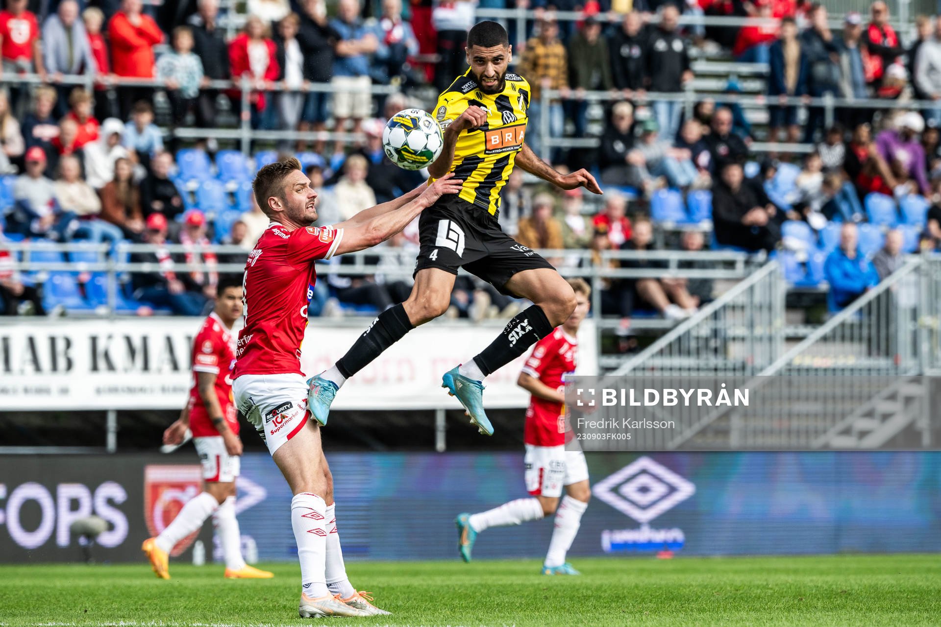 Degerfors Johan Mårtensson och Häckens Aiham Ousou