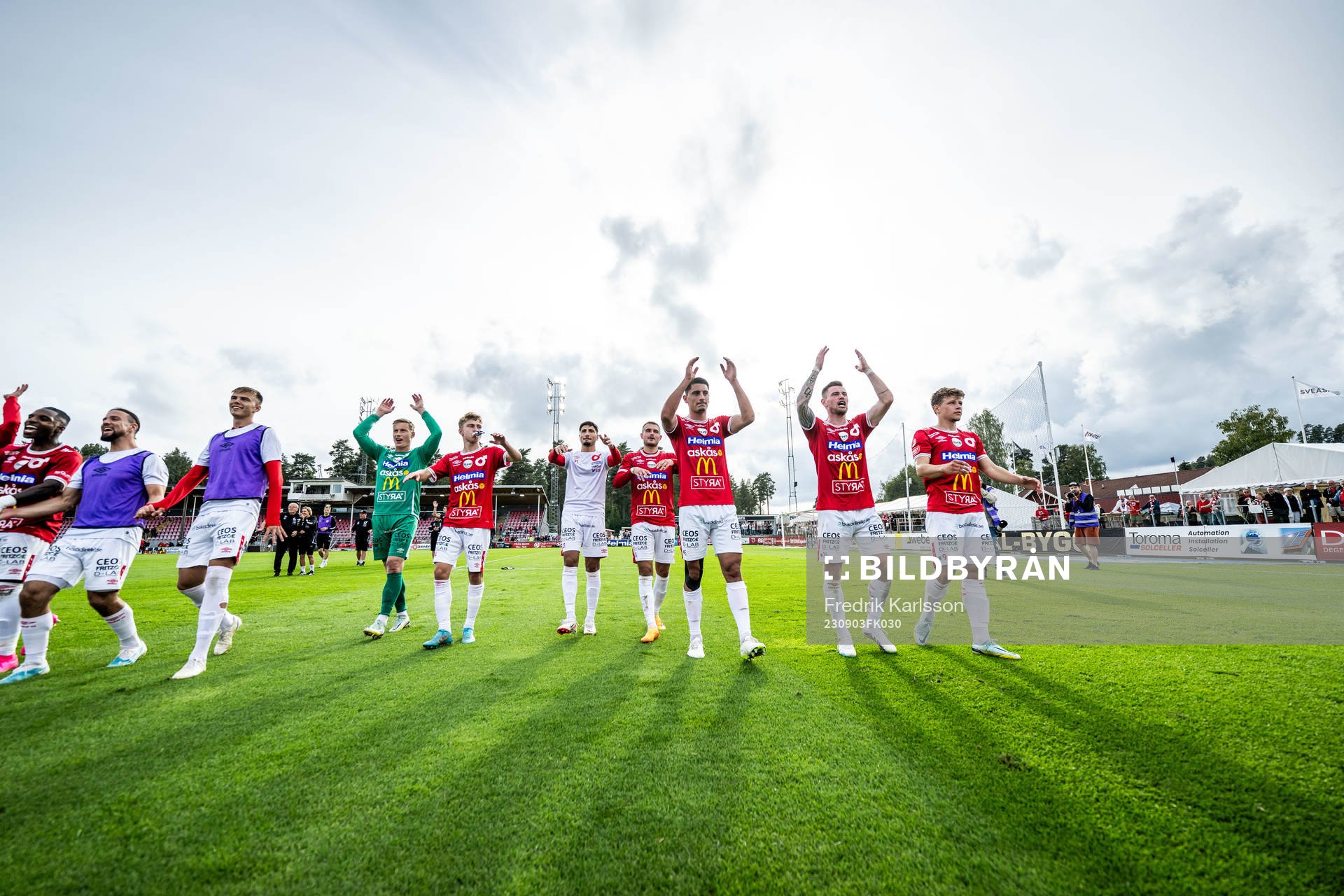 Degerfors spelare jublar
