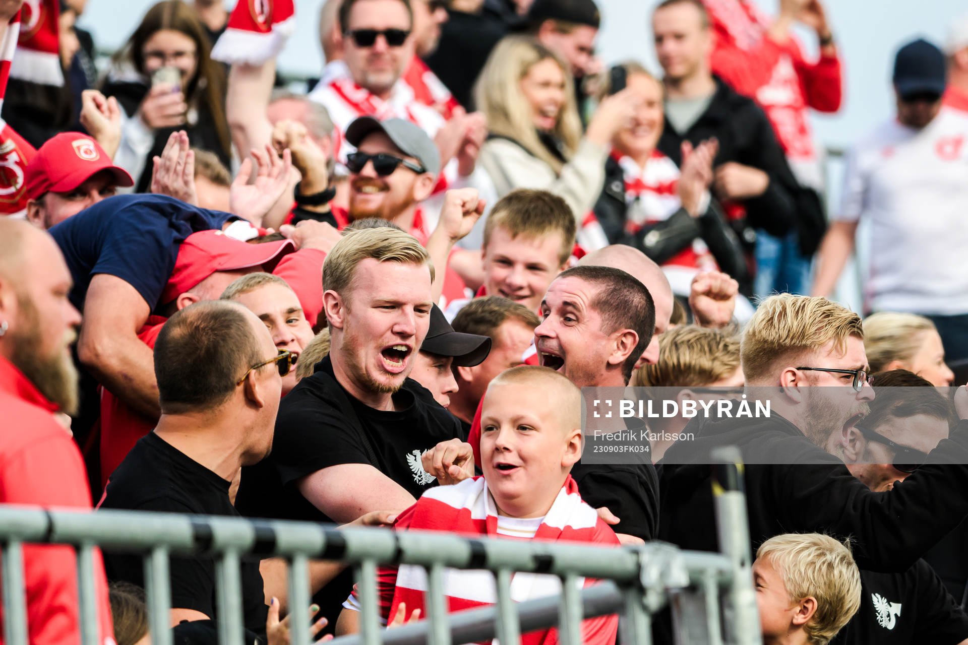 Degerfors supportrar jublar