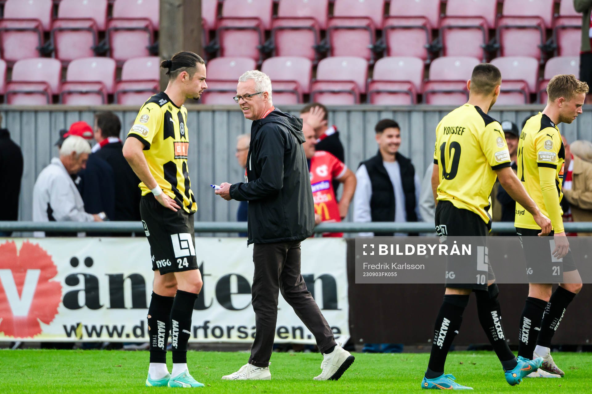 Häckens Amor Layouni deppar