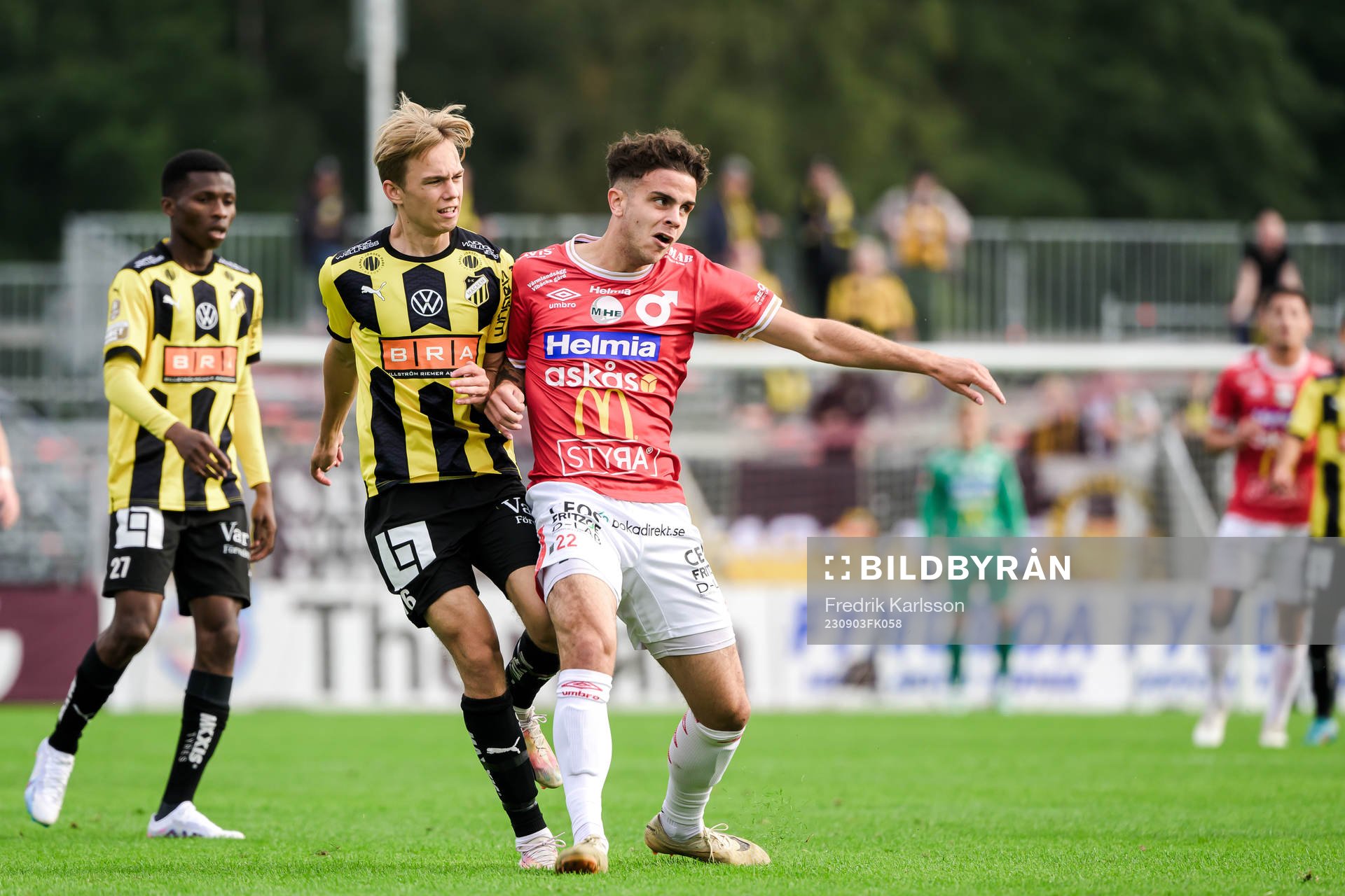 Häckens Pontus Dahbo och Degerfors Justin Salmon