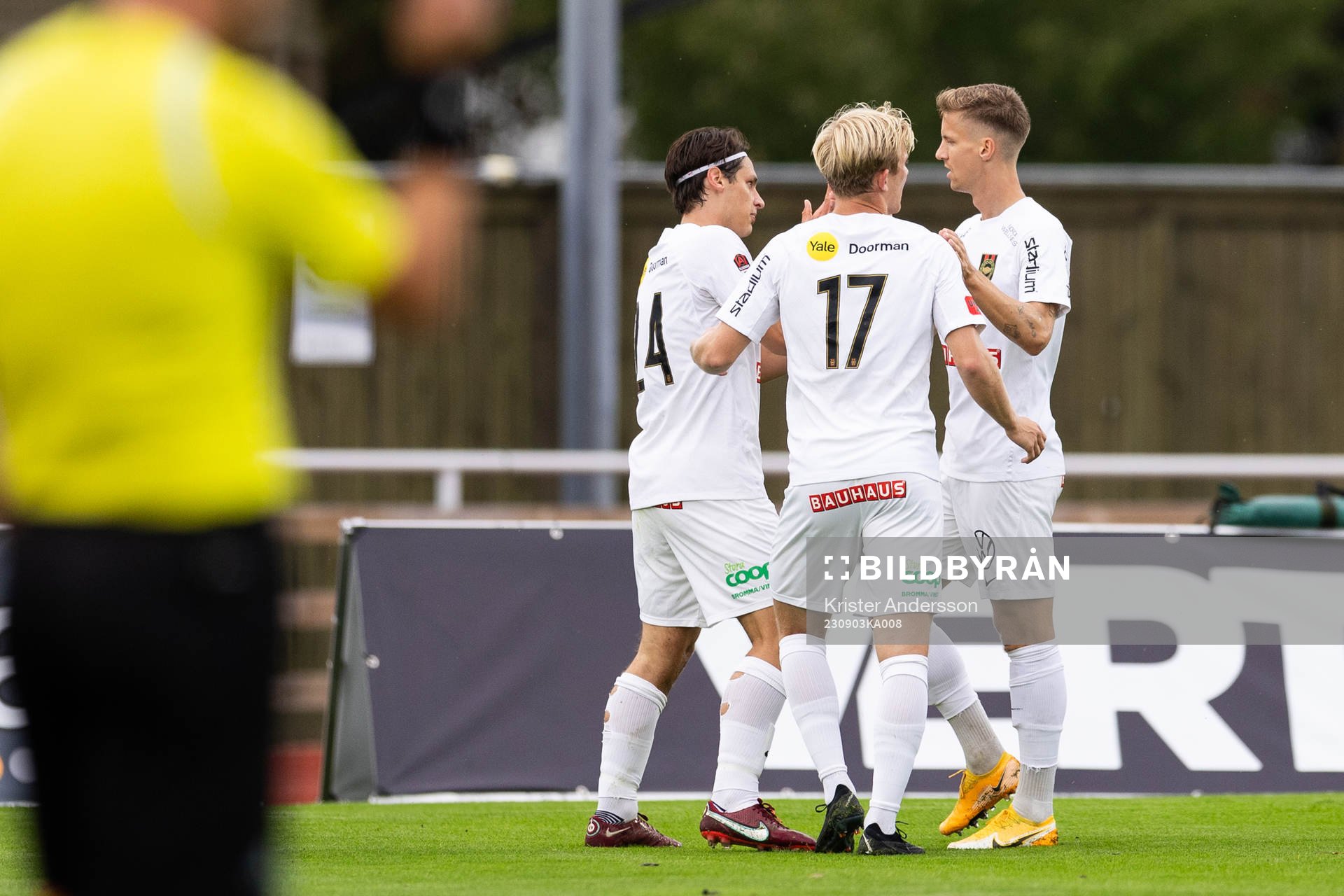 Brommapojkarnas Kevin Ackermann jublar