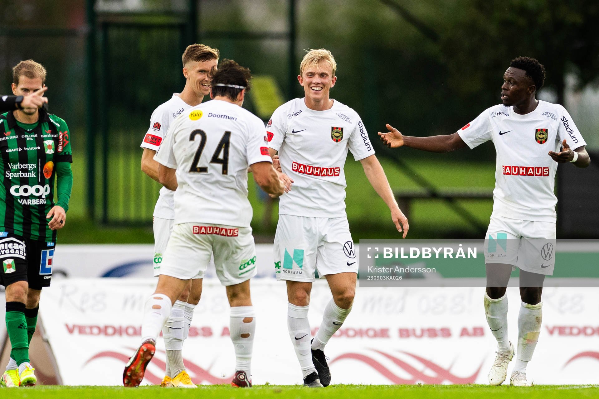 Brommapojkarnas Alexander Jensen jublar
