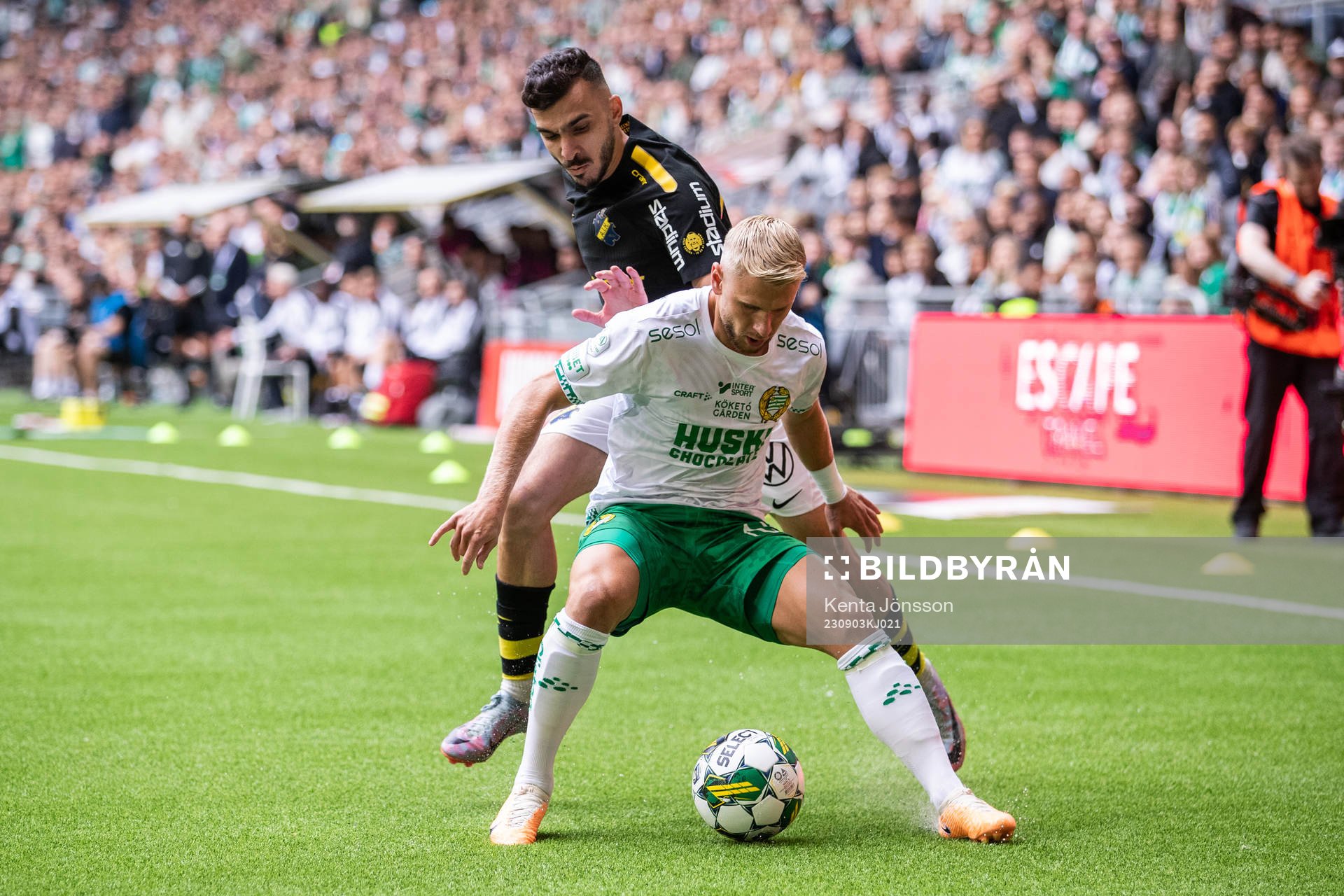 AIKs Ioannis Pittas och Hammarbys Simon Strand