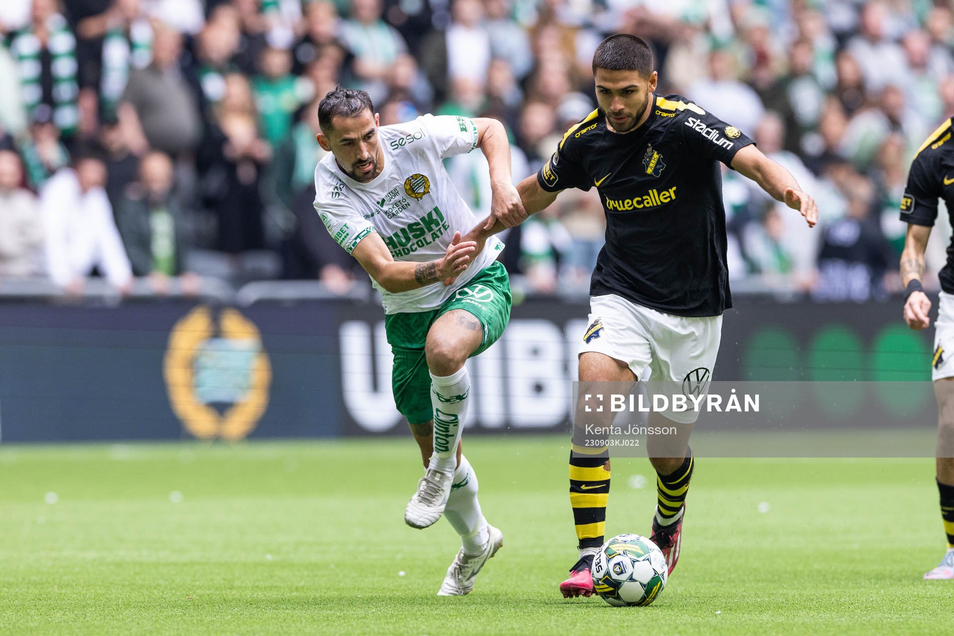 Hammarbys Loret Sadiku och AIKs Omar Faraj