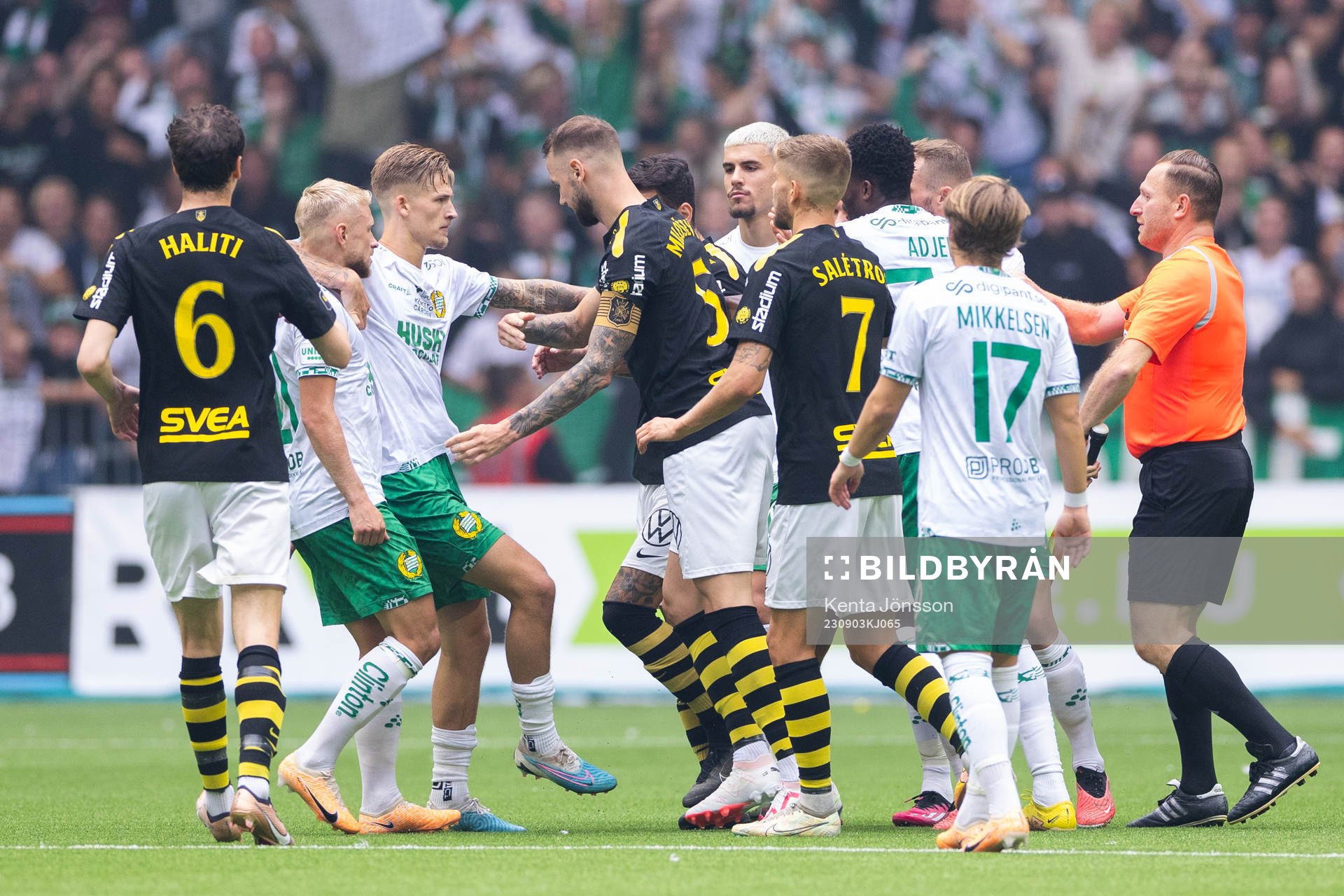 Hammarbys Simon Strand och AIKs Alexander Milosevic