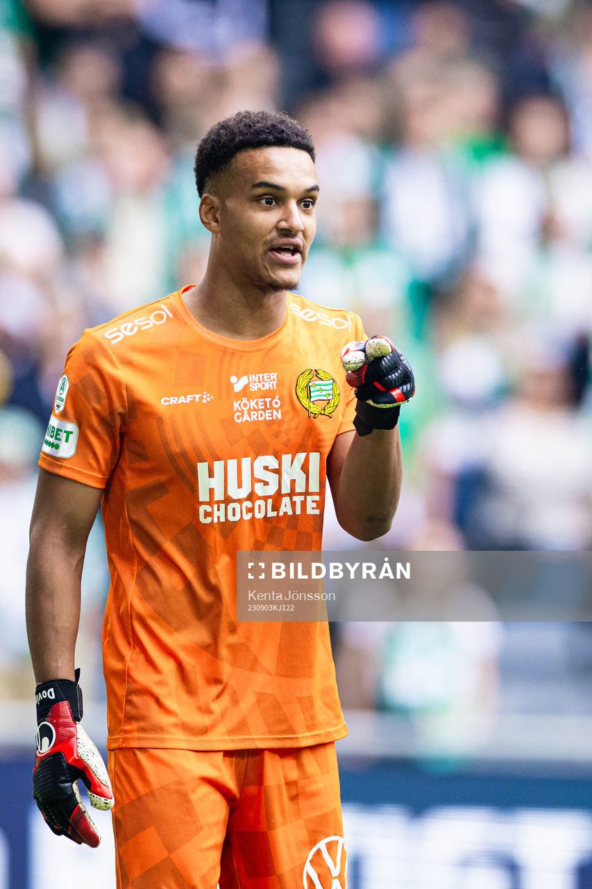 Hammarbys målvakt Oliver Dovin