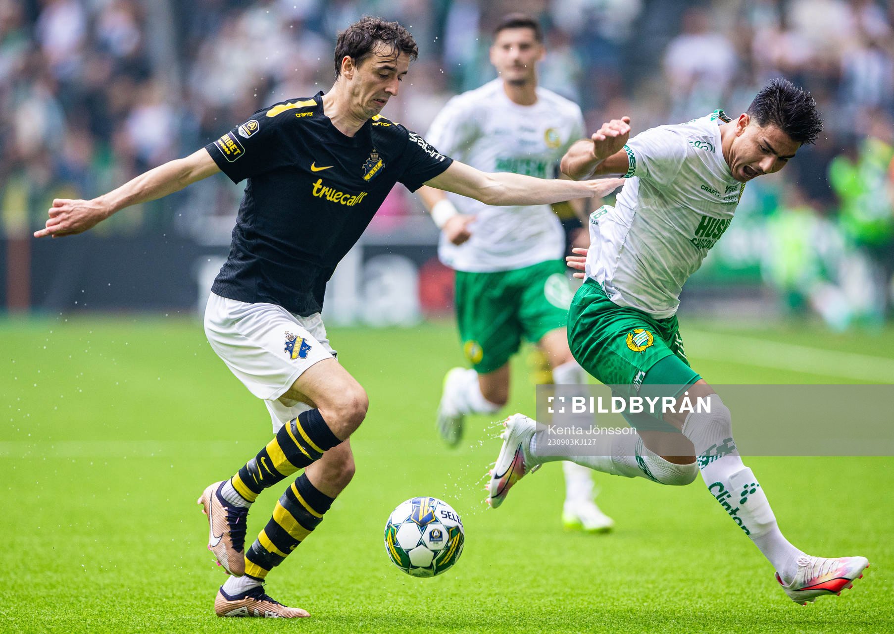 s Jetmir Haliti och Hammarbys Jusef Erabi