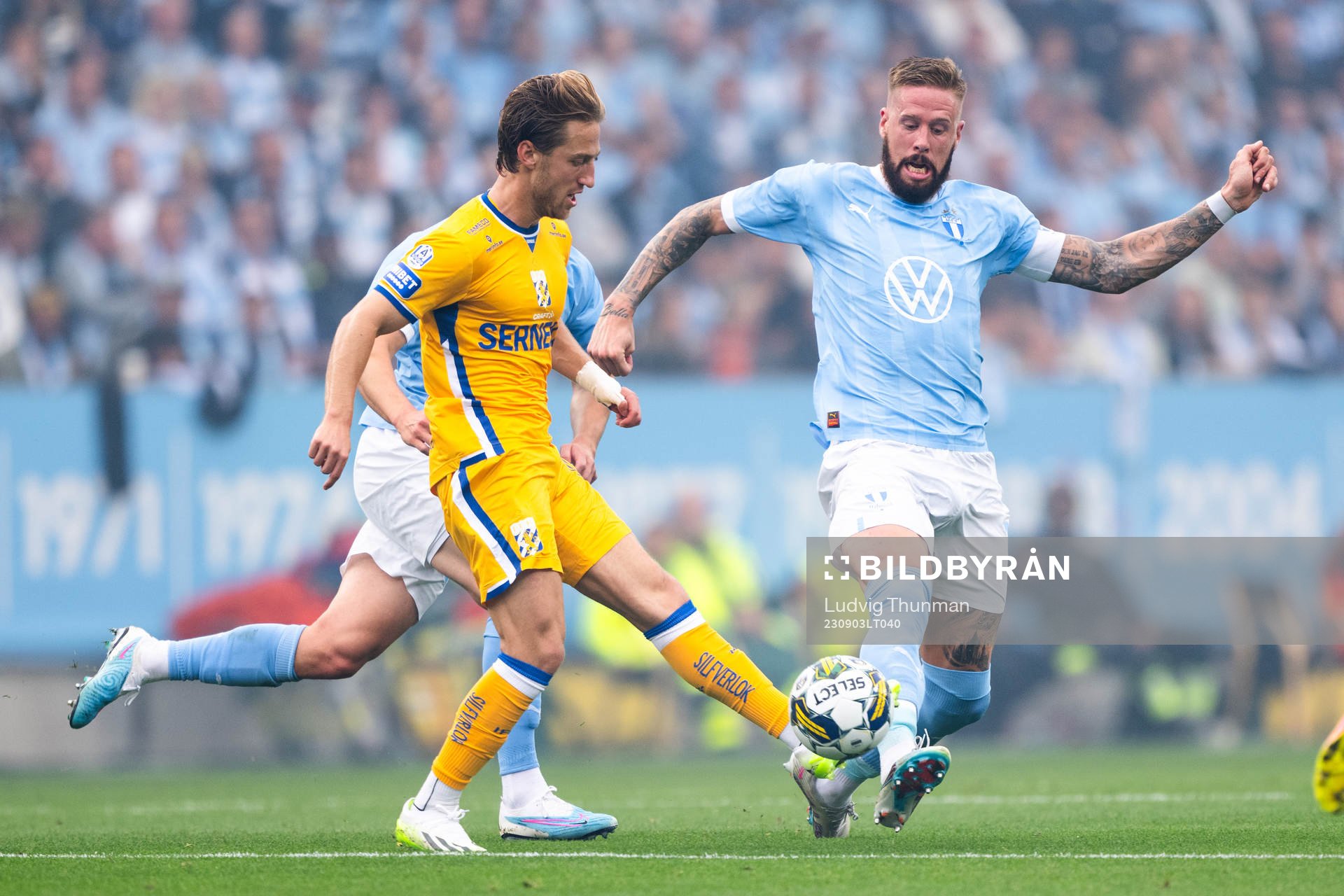 Malmö FFs Pontus Jansson och IFK Göteborgs Arbnor Mucolli
