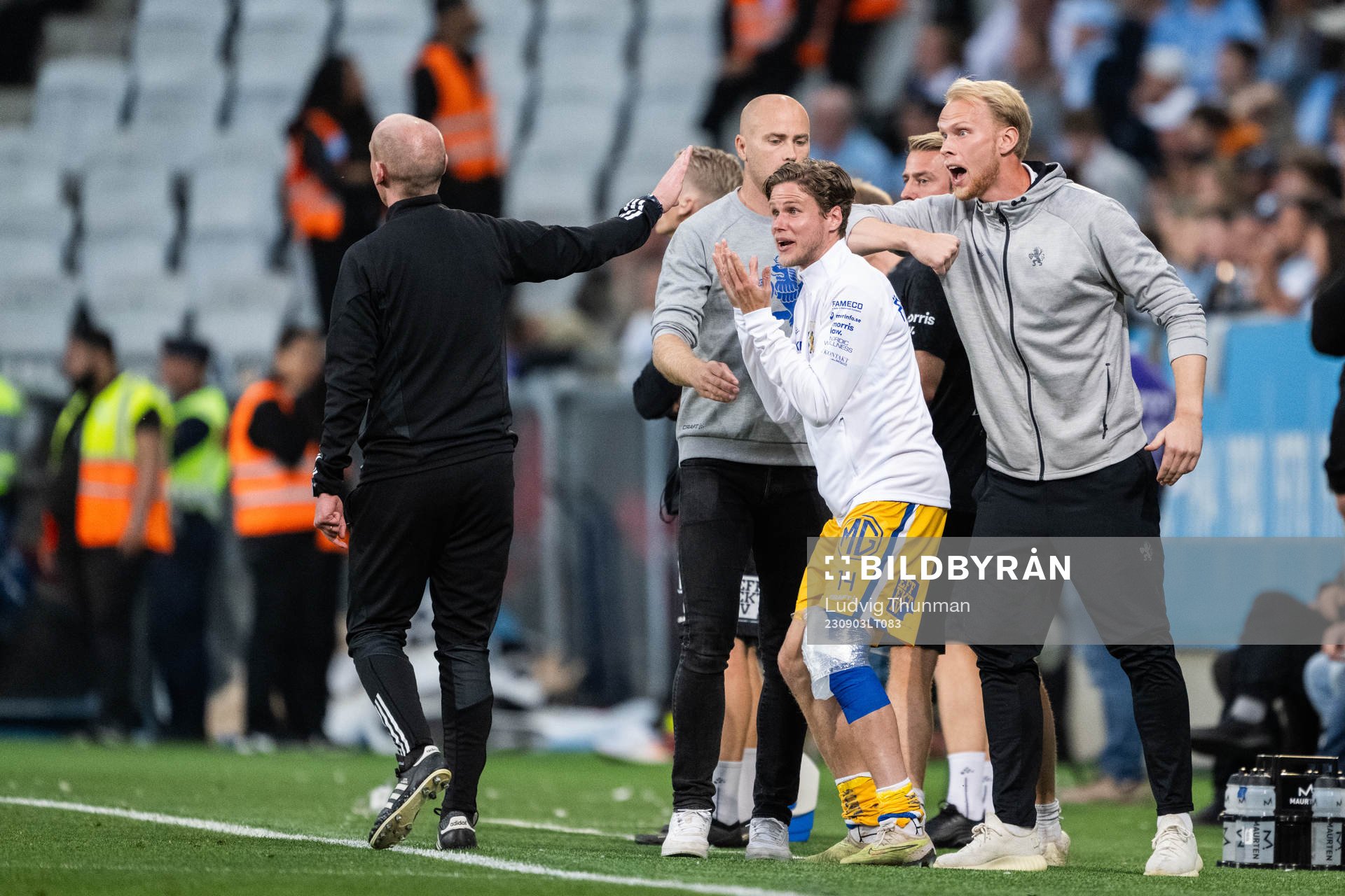 IFK Göteborgs Gustaf Norlin och Pontus Dahlberg reagerar