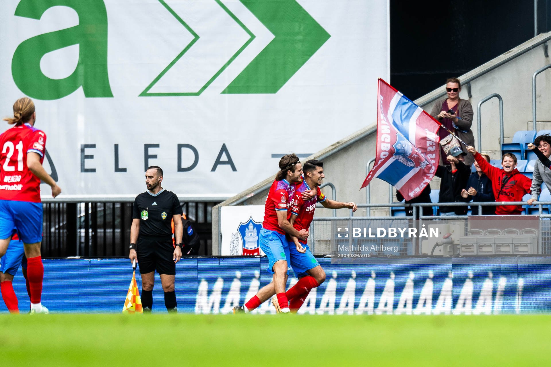Helsingborgs Amar Muhsin jublar med lagkamrater