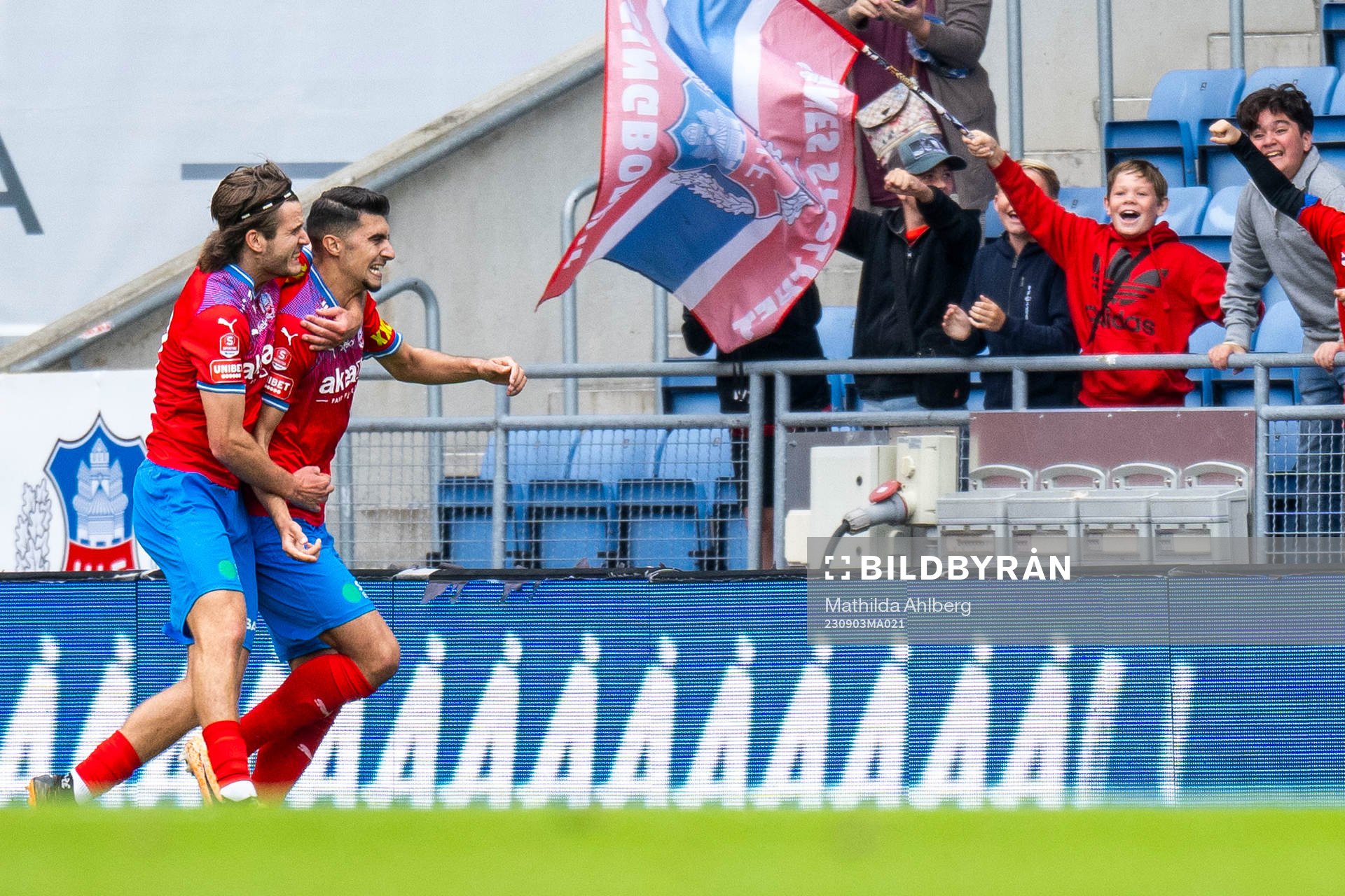 Helsingborgs Wilhelm Loeper och Amar Muhsin jublar