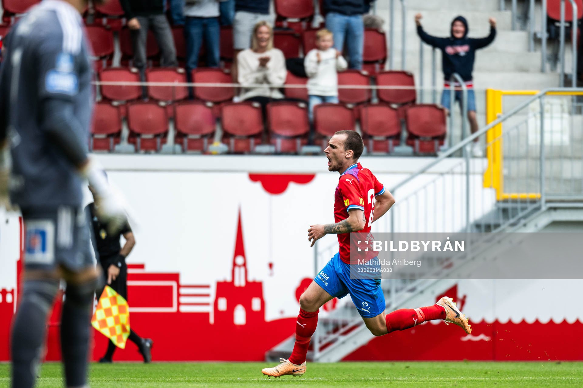 Helsingborgs Adam Hellborg jublar
