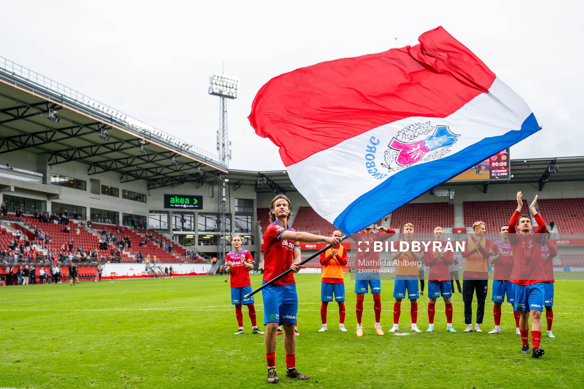 Helsingborgs Wilhelm Loeper och Jon Birkfeldt jublar efter fotbollsmatchen i Superettan mellan Helsingborg och GIF Sundsvall den 3 september 2023 i Helsingborg.