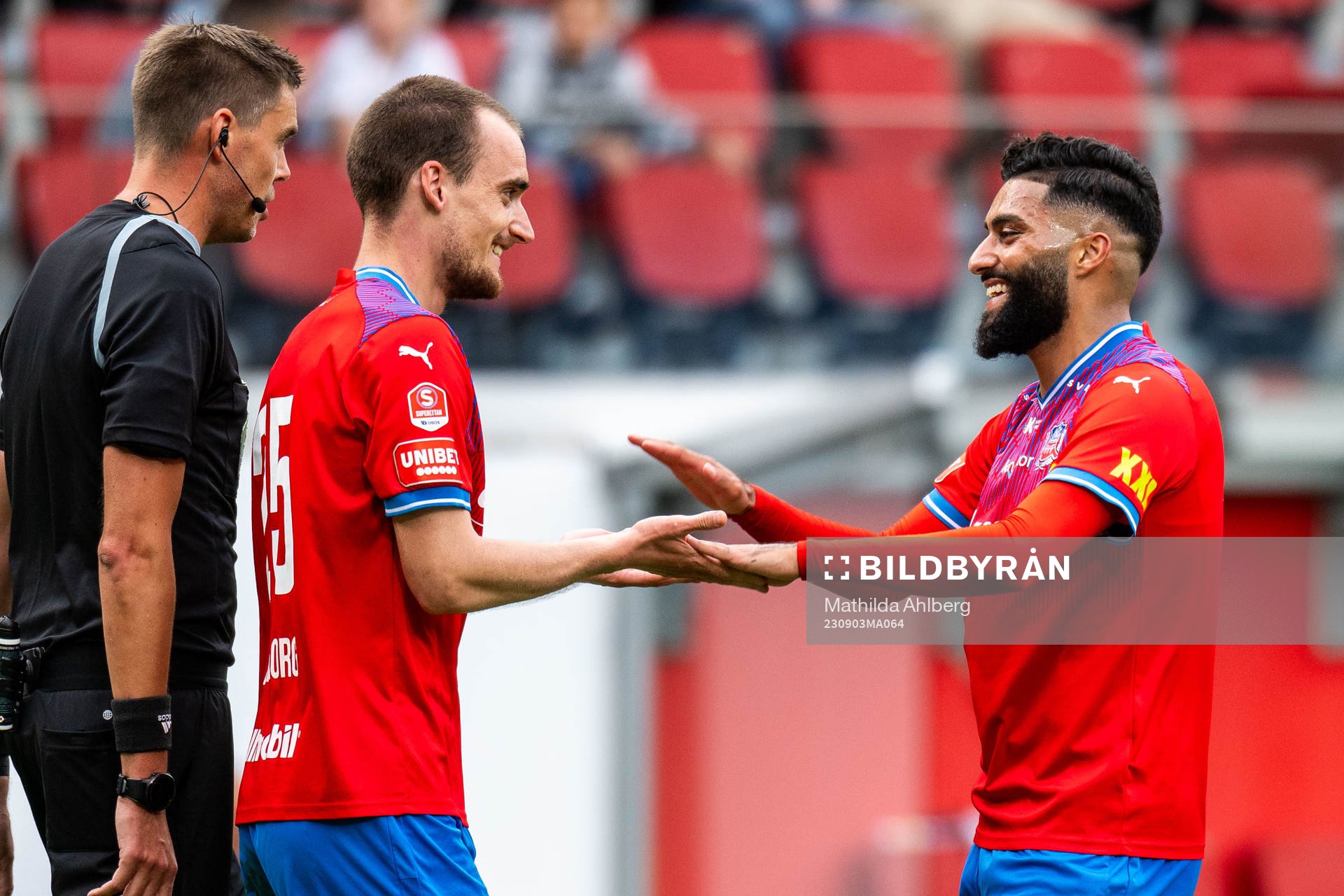 Helsingborgs Adam Hellborg och Amin Al-Hamawi  jublar