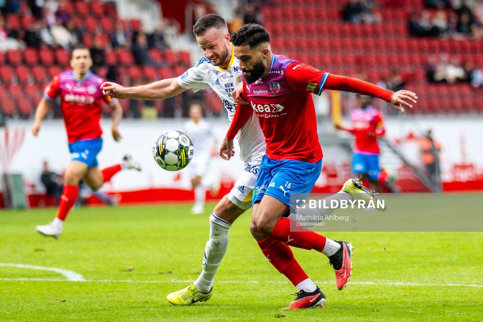 GIF Sundsvalls Robert Lundström och Helsingborgs Amin Al-Hamawi under fotbollsmatchen i Superettan mellan Helsingborg och GIF Sundsvall den 3 september 2023 i Helsingborg.