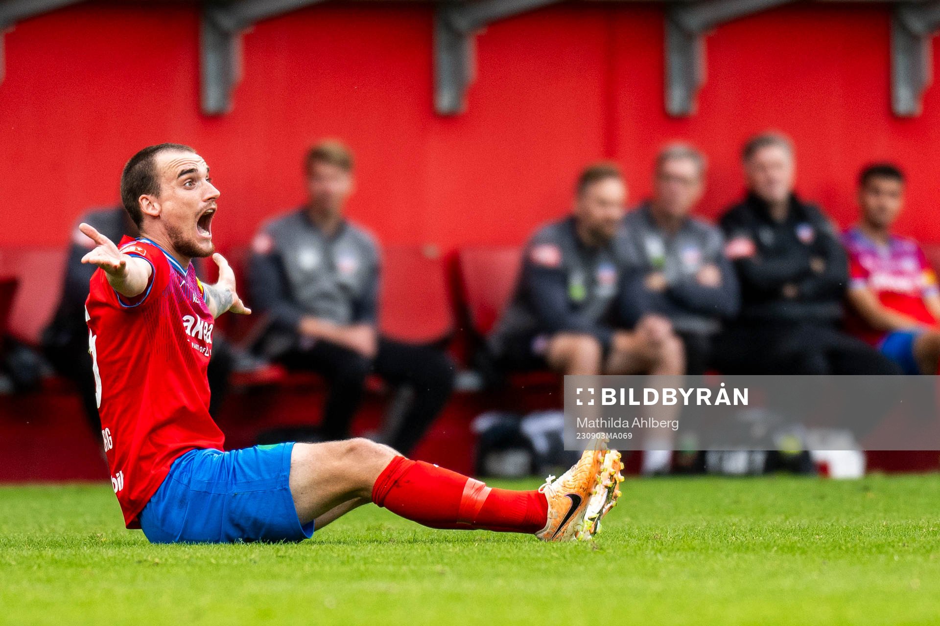 Helsingborgs Adam Hellborg reagerar