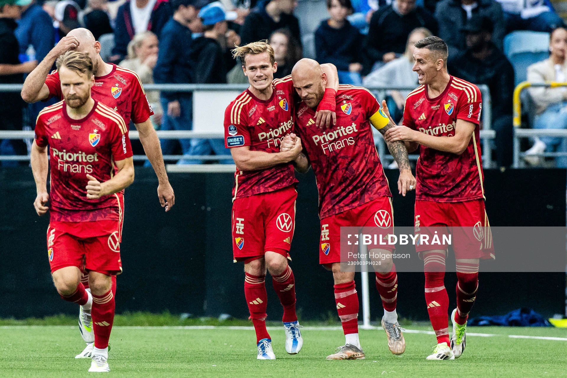 Djurgårdens Magnus Eriksson jublar med lagkamrater