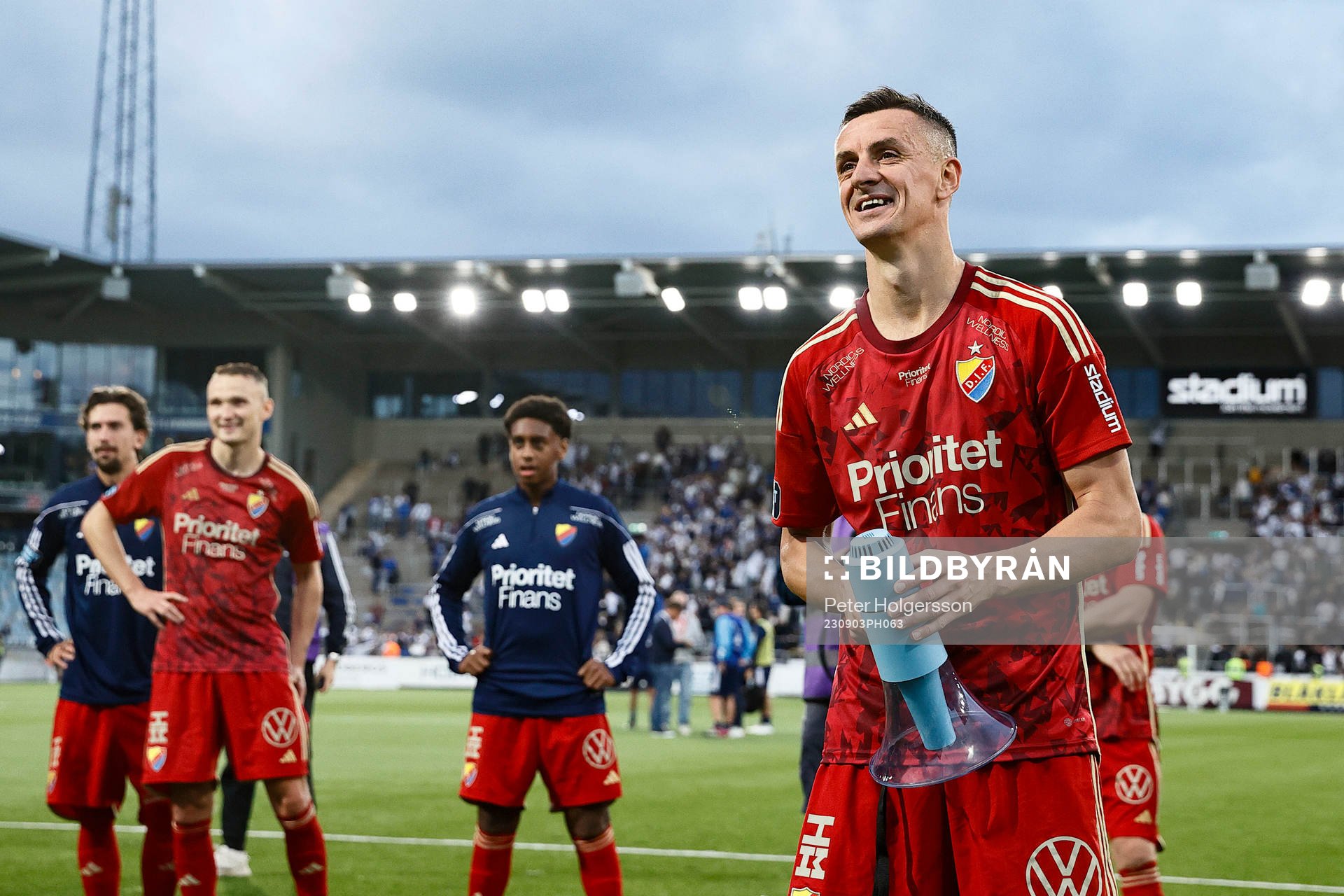 Djurgårdens spelare med Haris Radetinac jublar