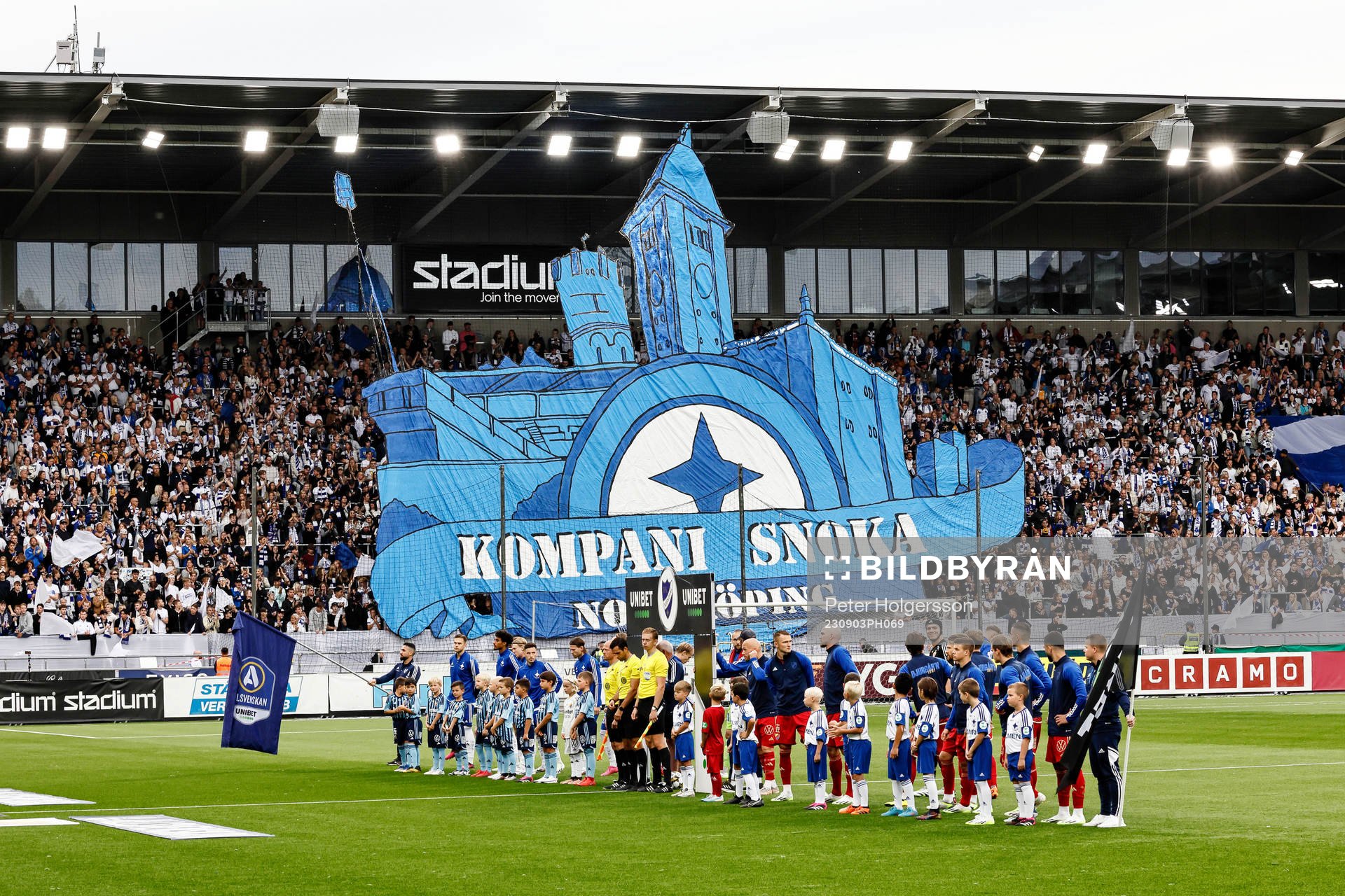 Lagen ställer upp hitom tifo på Curva Nordahl under fotbollsmatchen i Allsvenskan mellan IFK Norrköping och Djurgården den 3 september 2023 i Norrköping.