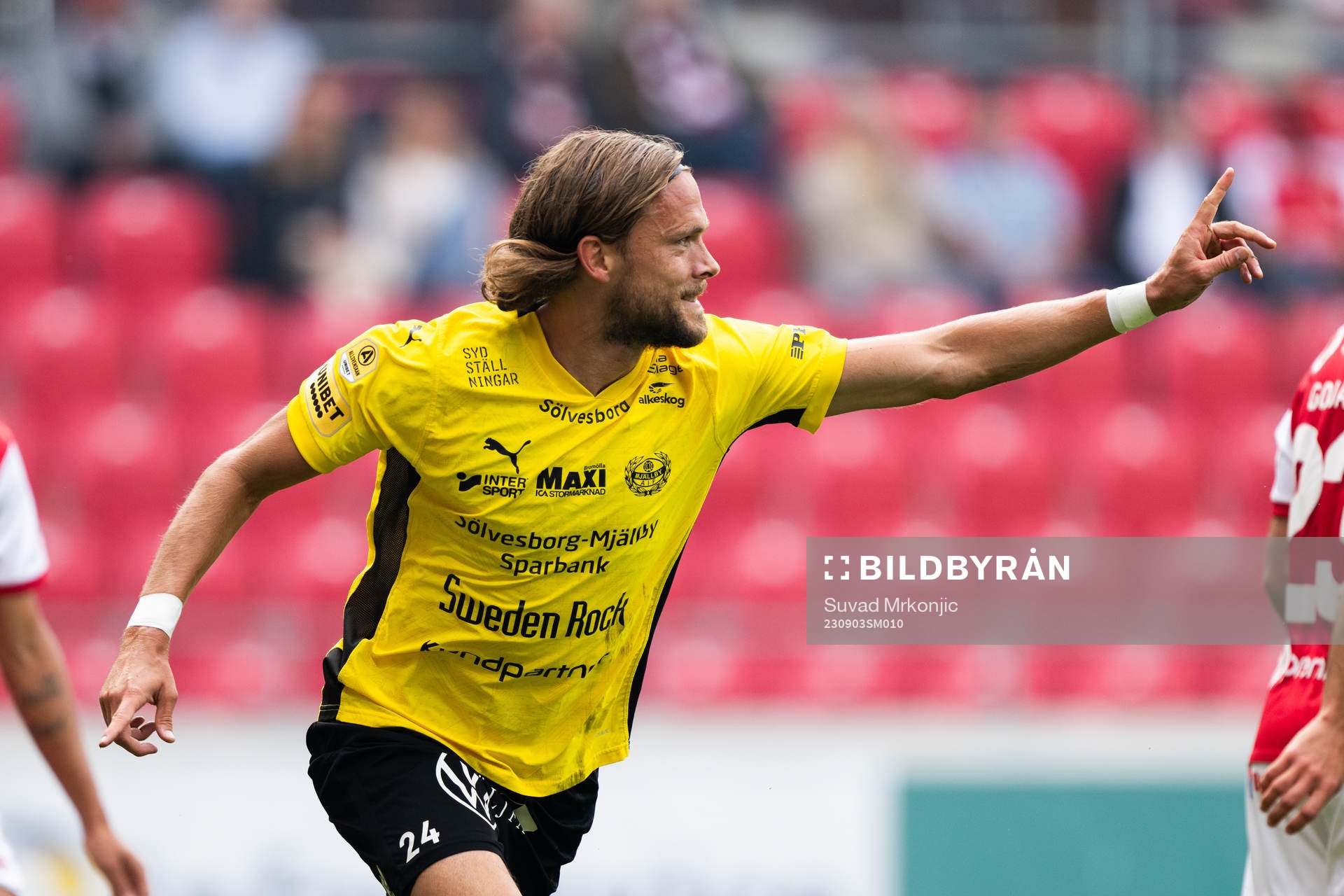 Mjällbys Tom Pettersson jublar