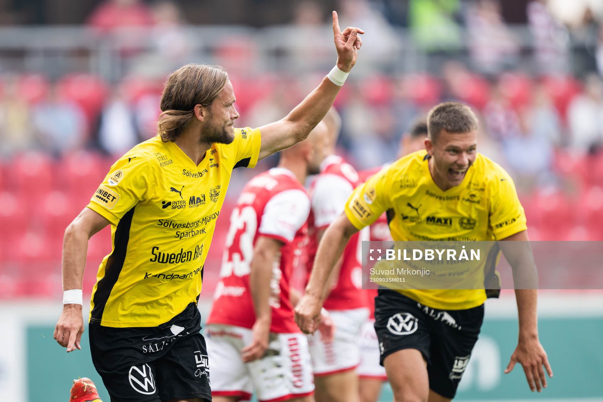 Mjällbys Tom Pettersson jublar