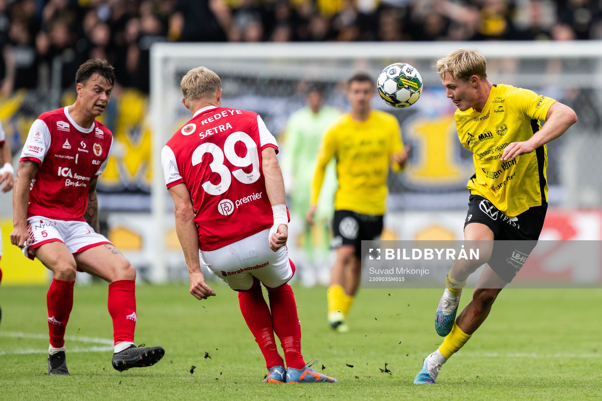 Kalmars Lars Saetra och Mjällbys Max Fenger