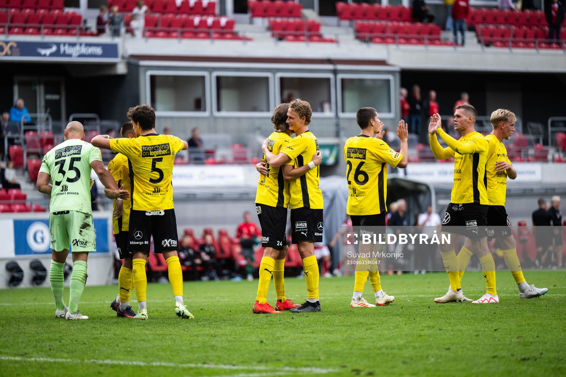 Mjällbys spelare jublar