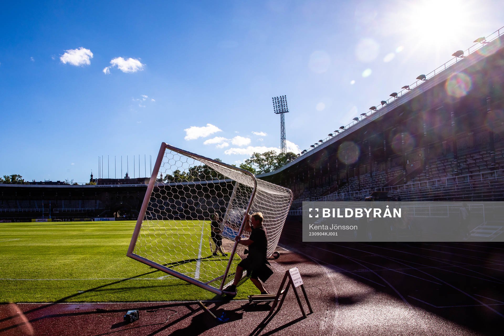 Personal med målbur på Stockholms Stadion