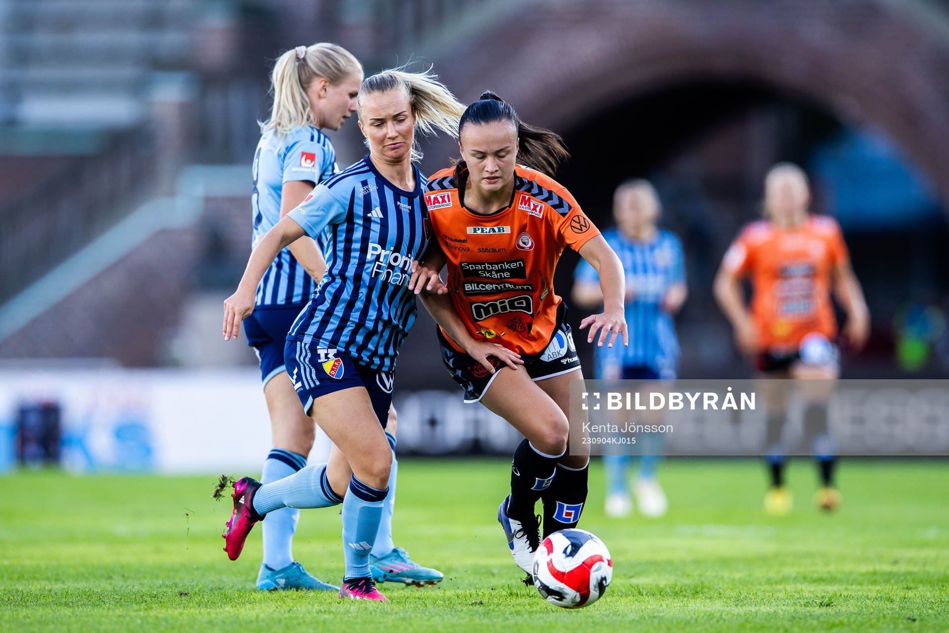 Djurgårdens Tove Almqvist och Kristianstads Amy Sayer