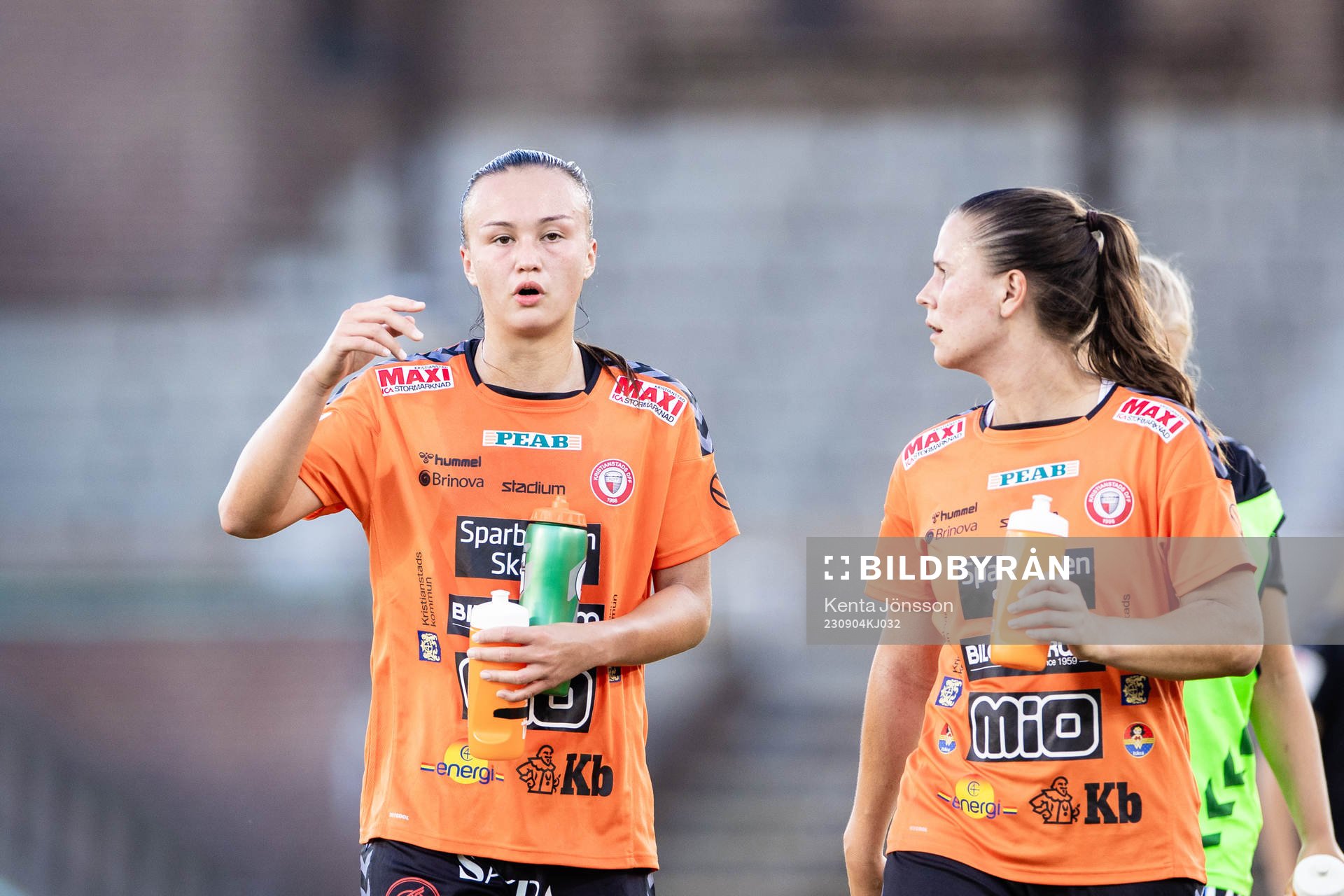 Kristianstads Amy Sayer och Josefin Harrysson deppar