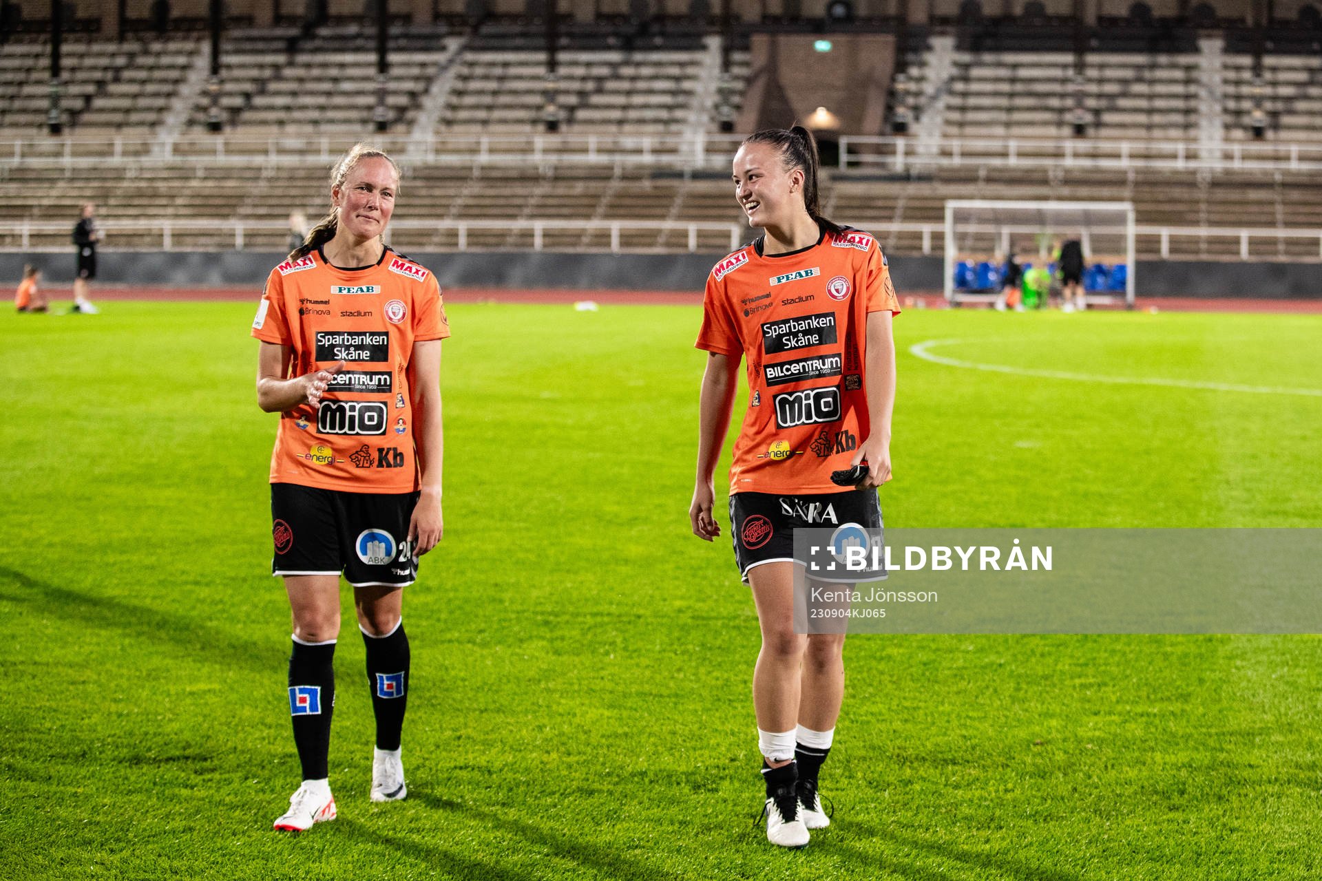 Kristianstads Therese Ivarsson och Kristianstads Amy Sayer
