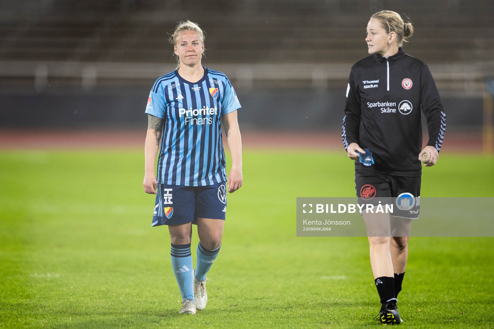 Djurgårdens Therese Åsland och Kristianstads Emmi Alanen