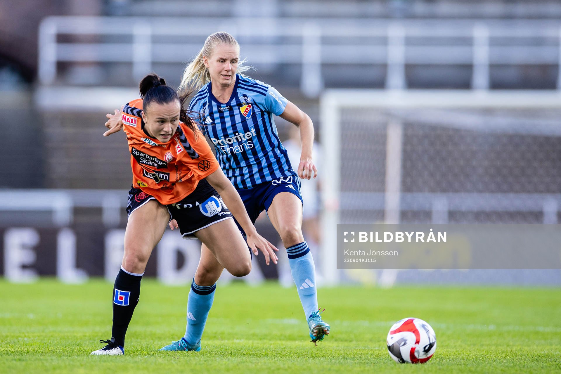 Kristianstads Amy Sayer och Djurgårdens Nellie Lilja