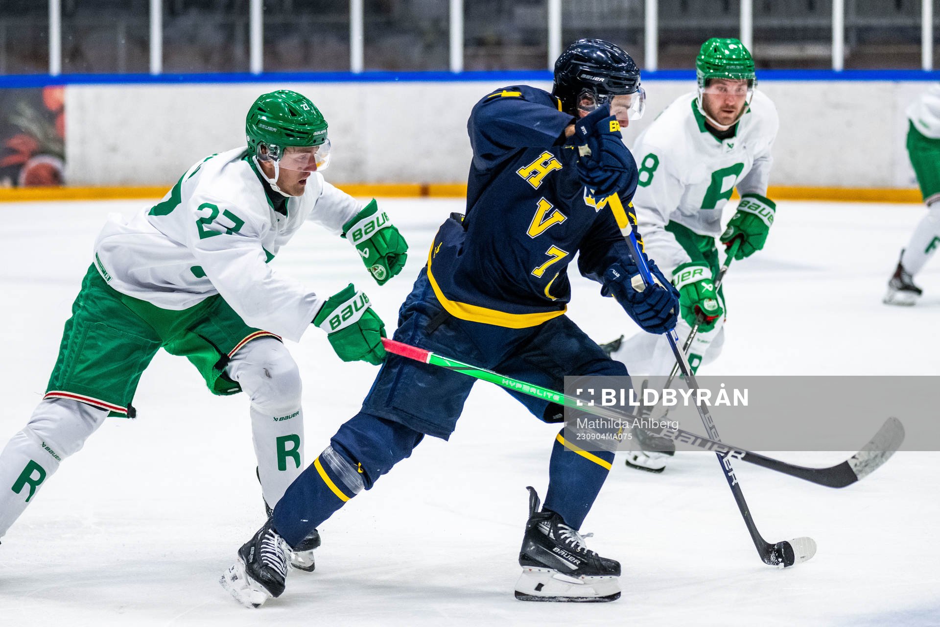 Rögles Linus Sjödin och HV71s Isac Brännström