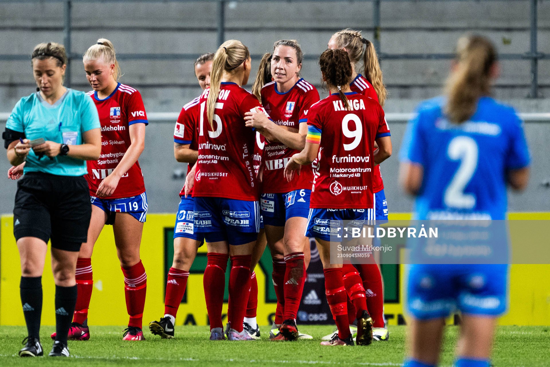 Vittsjös Kayla Adamek jublar med lagkamrater