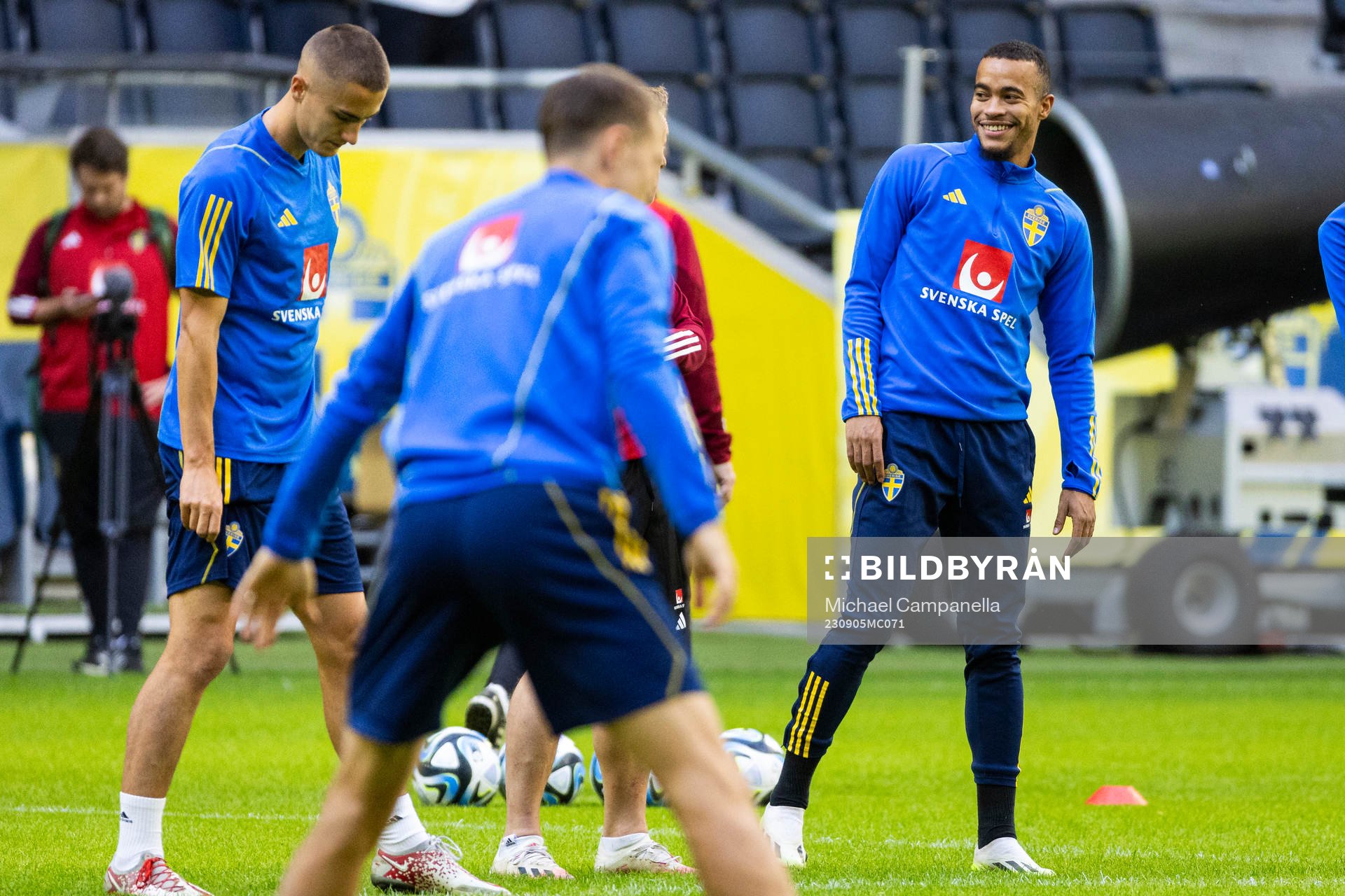 Gustaf Lagerbielke and Robin Quaison of Sweden