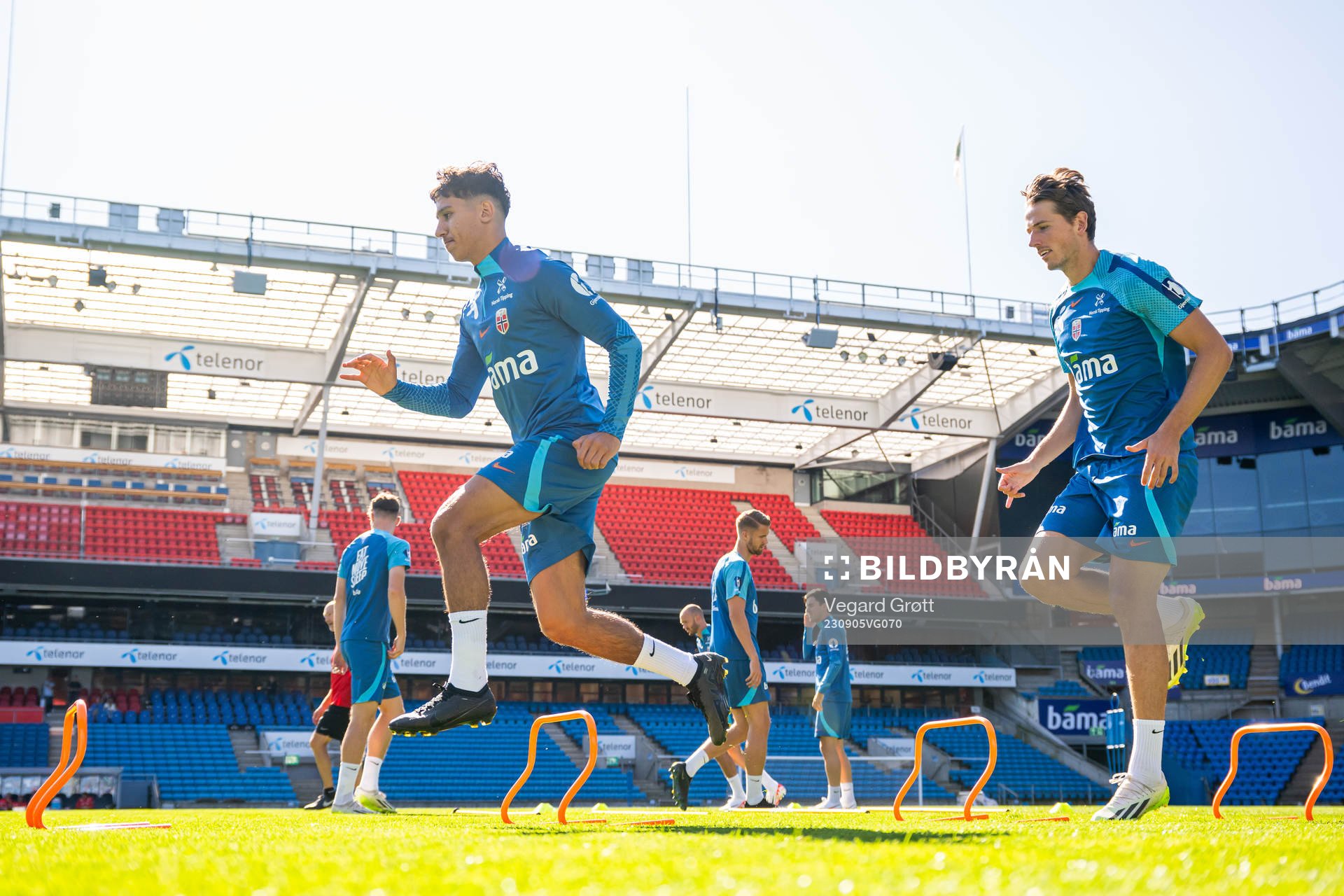 Osame Sahraoui and Sander Berge of the Norwegian national