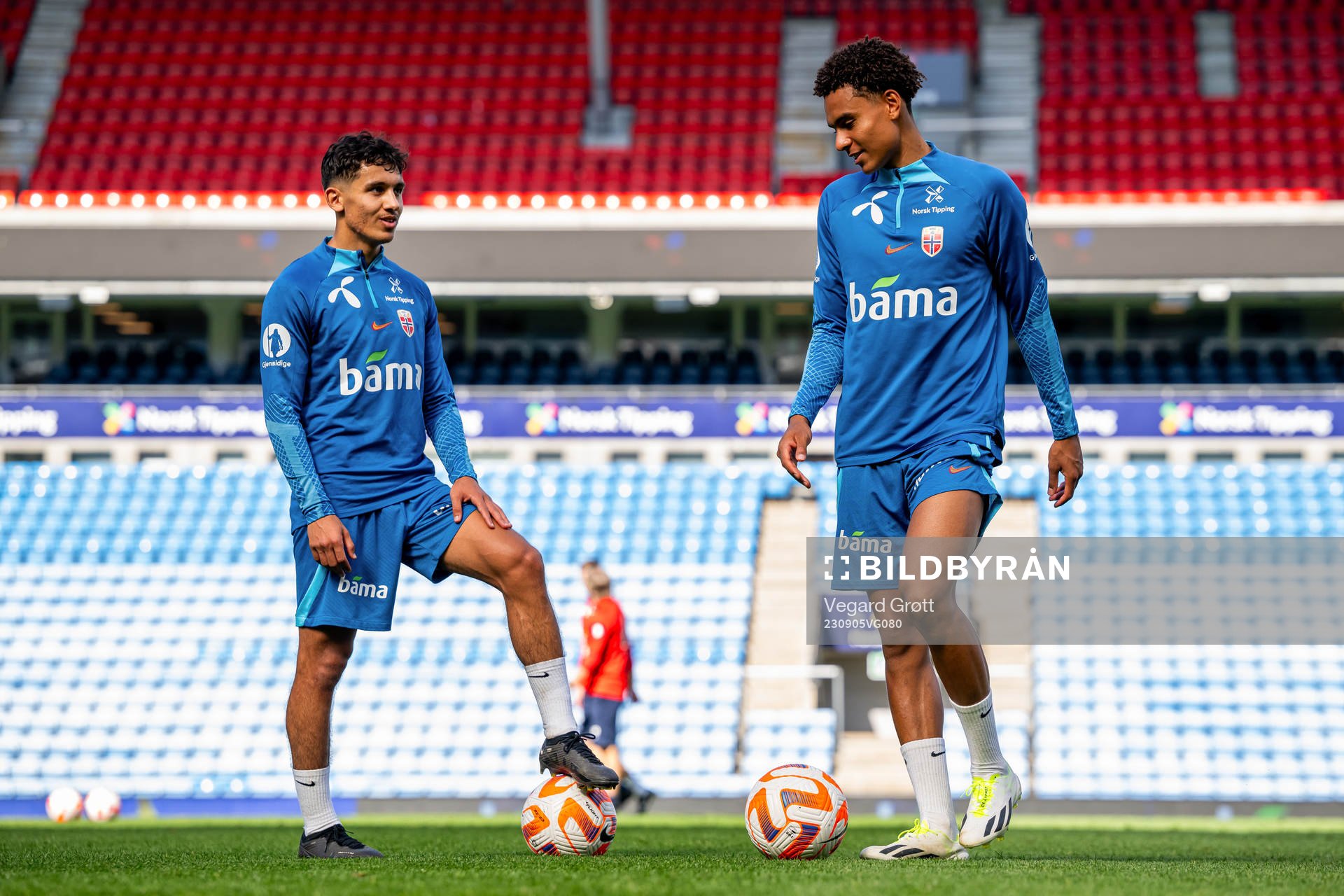 Osame Sahraoui and Antonio Nusa of the Norwegian national football team during a training session on September 5, 2023 in Oslo. 
