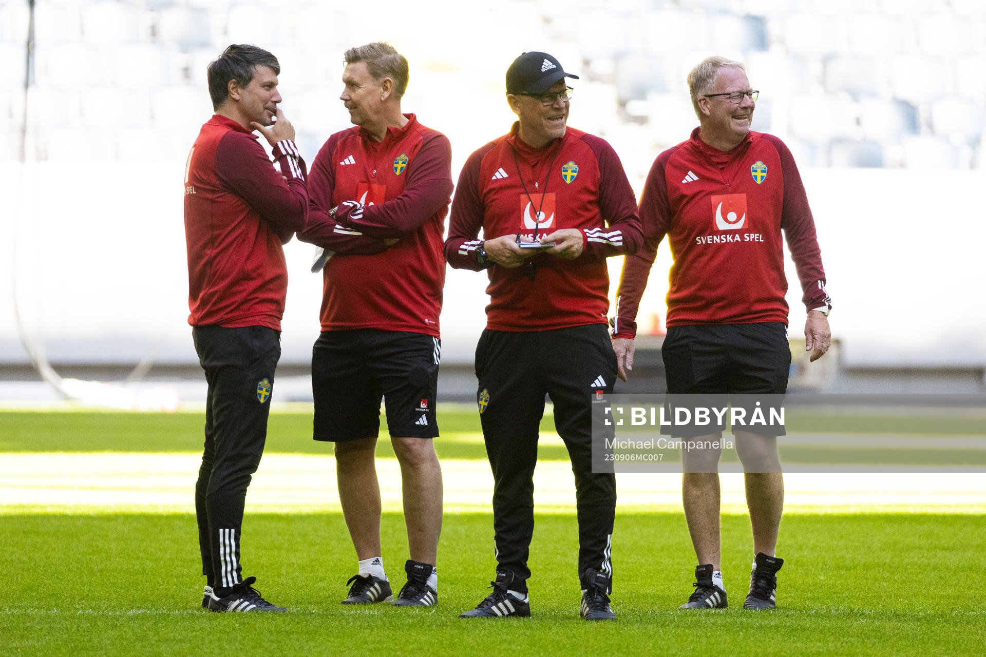 Janne Andersson (center right) head coach of Sweden