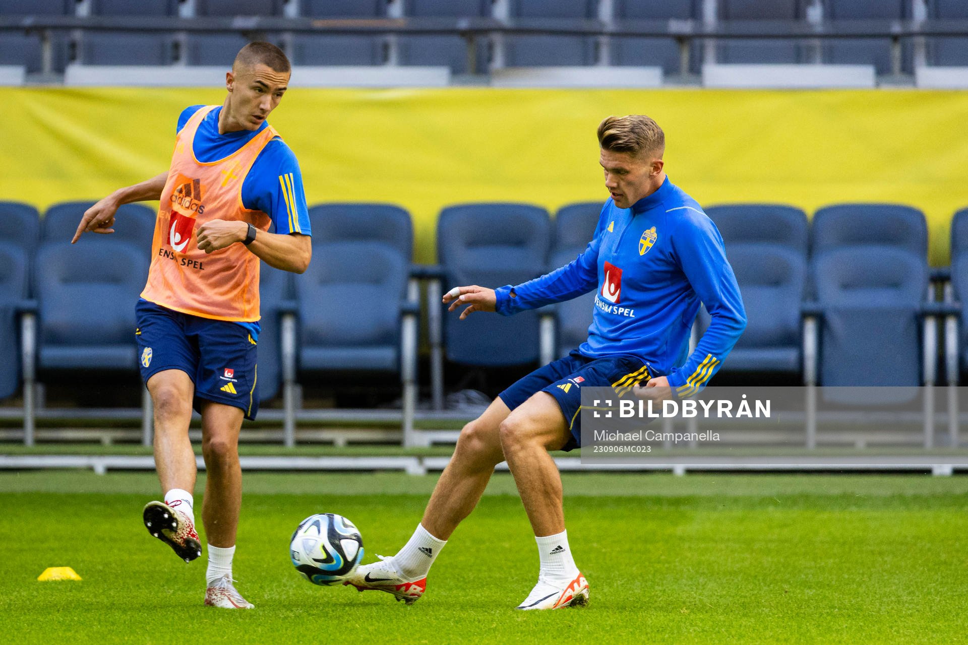 Gustaf Lagerbielke and Viktor Gyökeres of Sweden