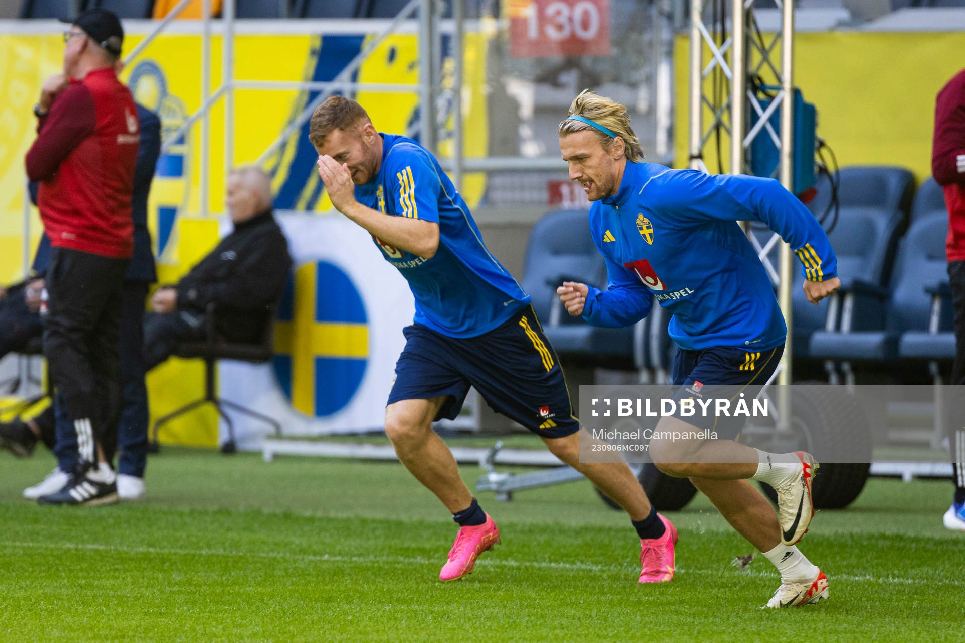 Dejan Kulusevski and Emil Forsberg of Sweden
