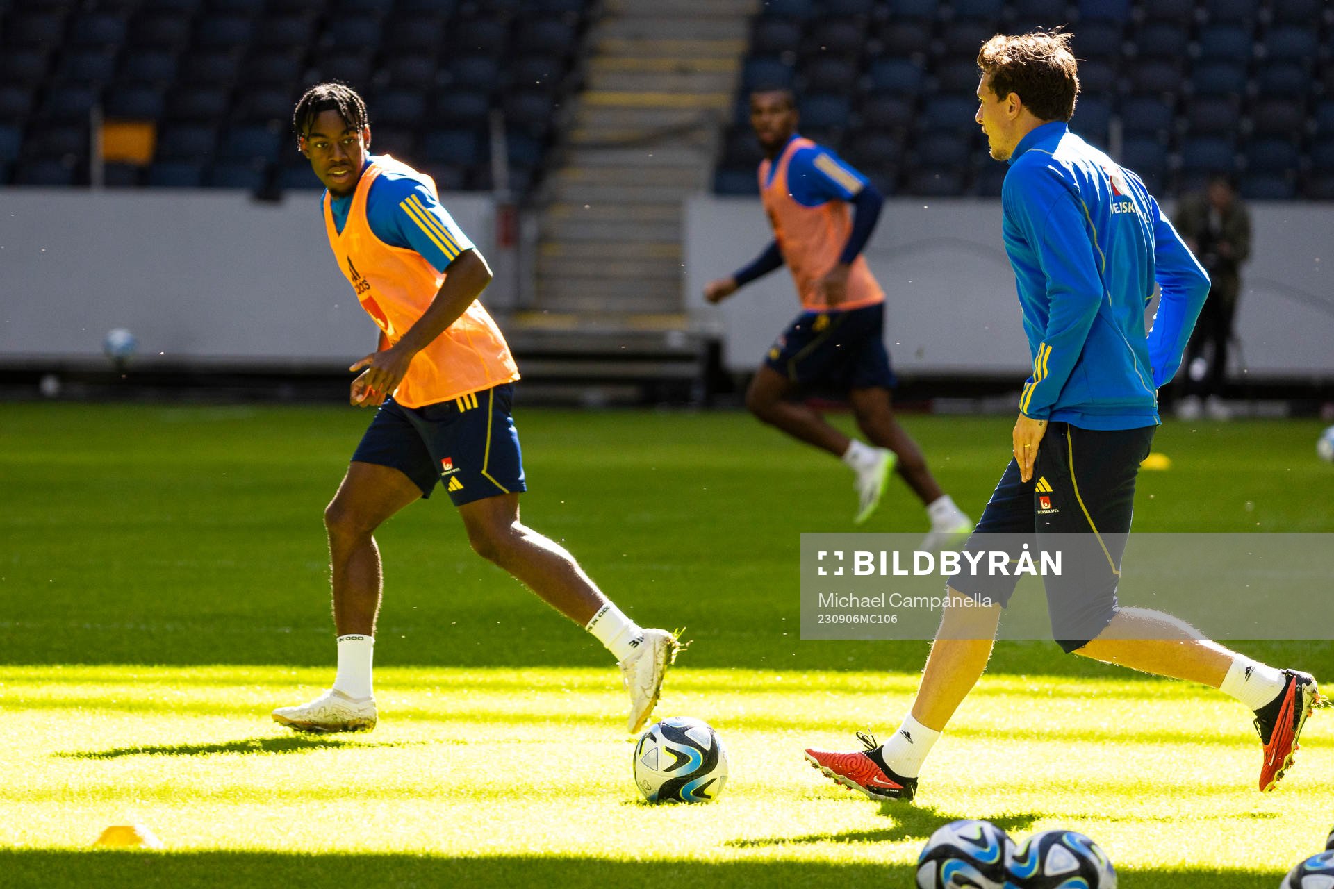Antony Elanga and Victor Nilsson Lindelöf of Sweden
